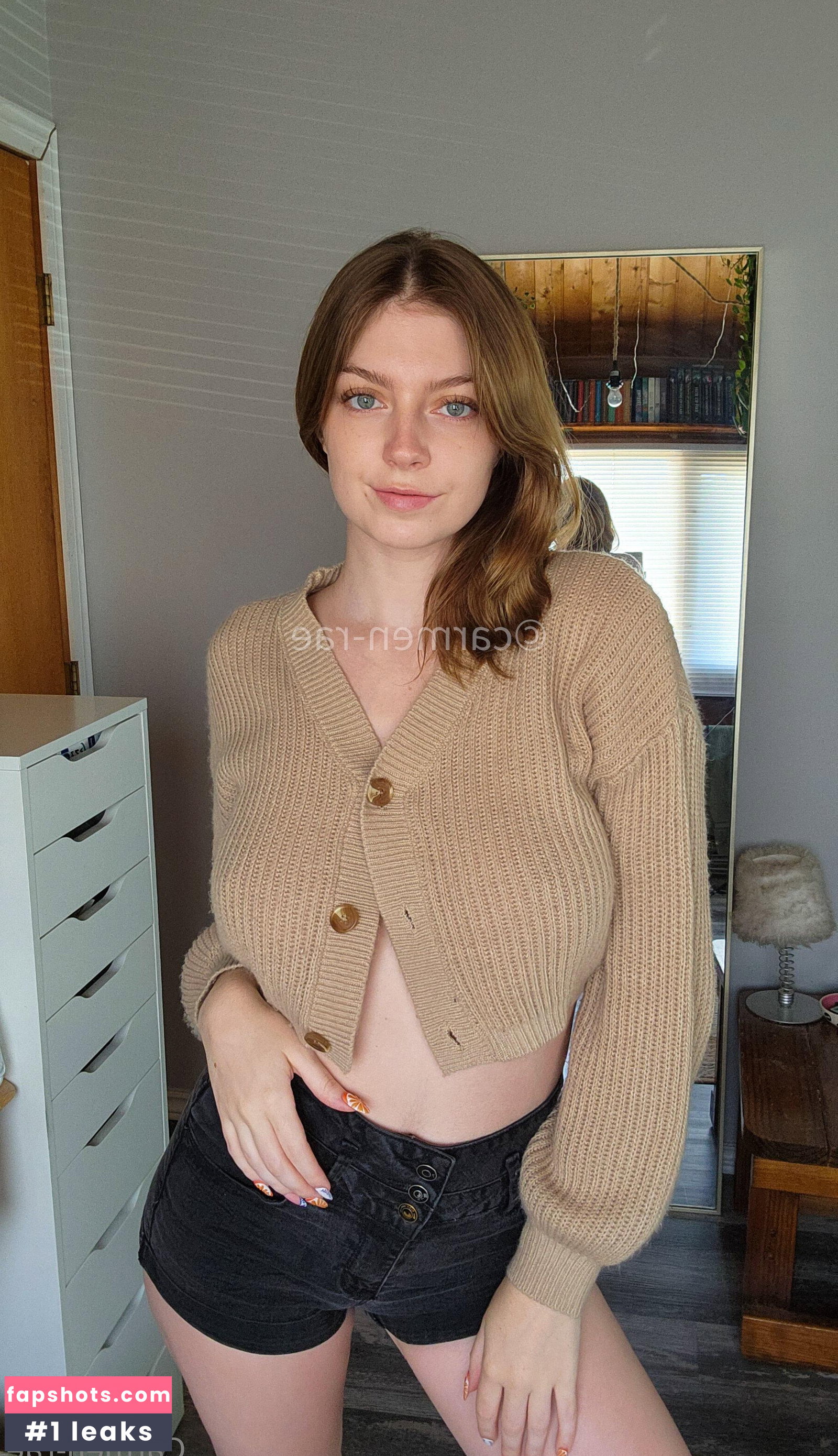 Carmen-Rae gallery photo #9304