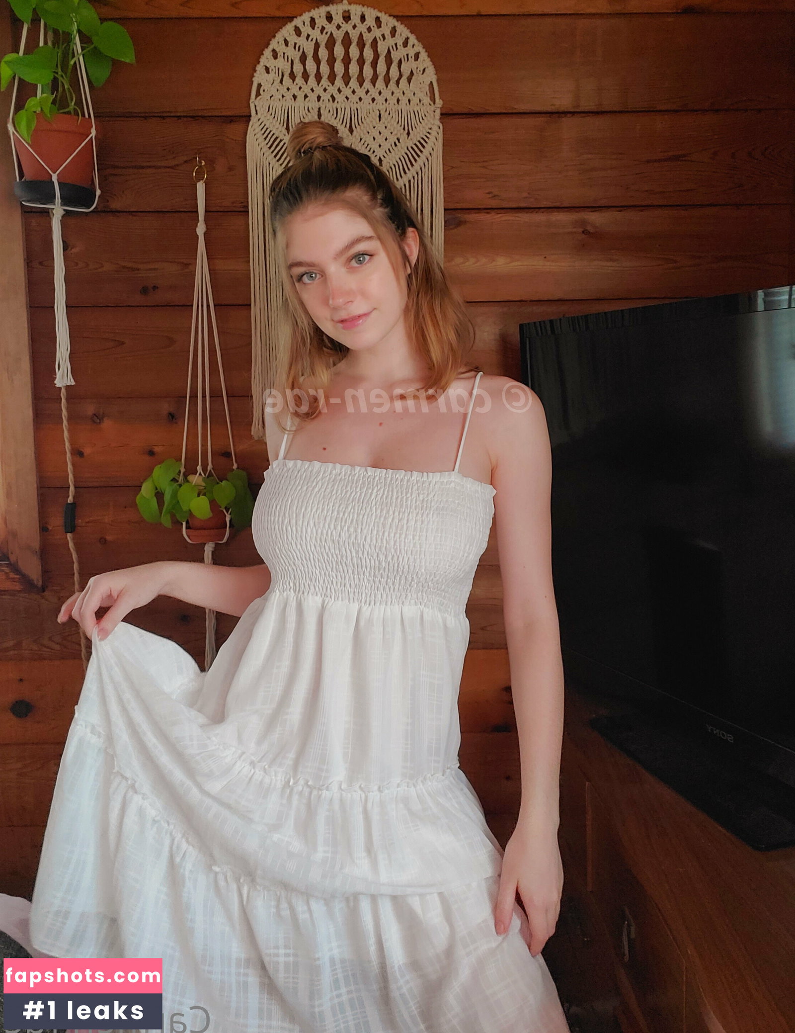 Carmen-Rae gallery photo #1578