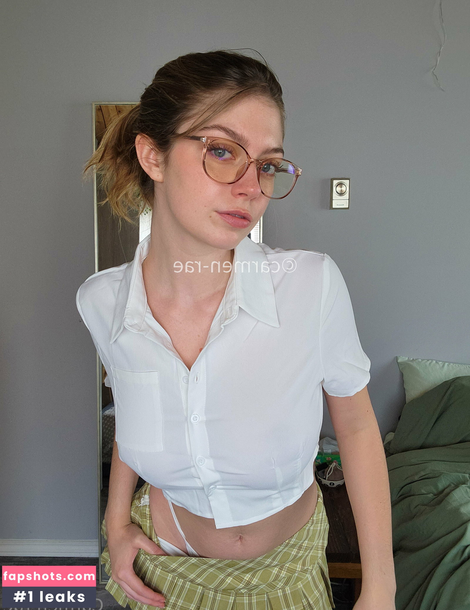 Carmen-Rae gallery photo #1790