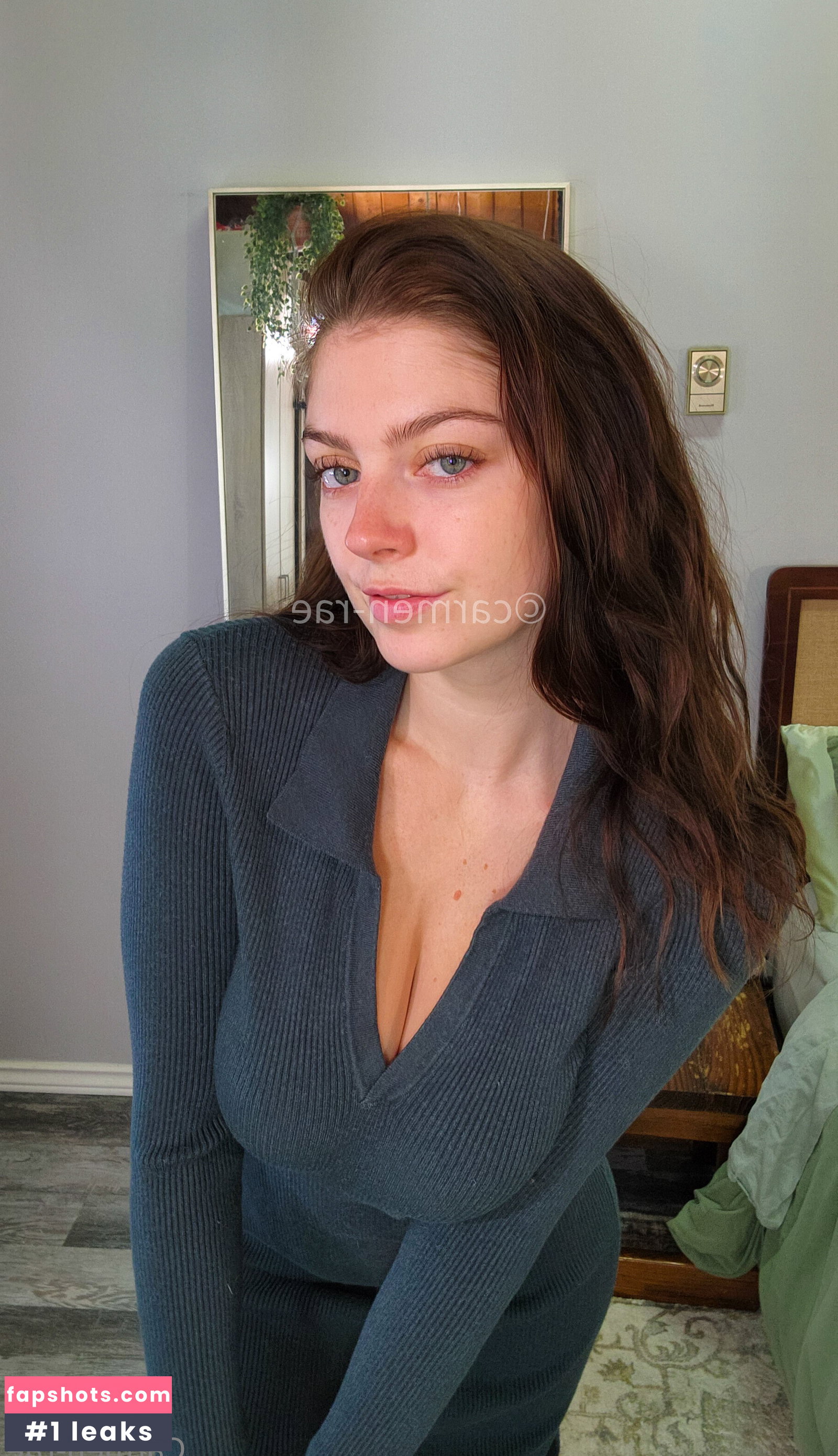 Carmen-Rae gallery photo #2613