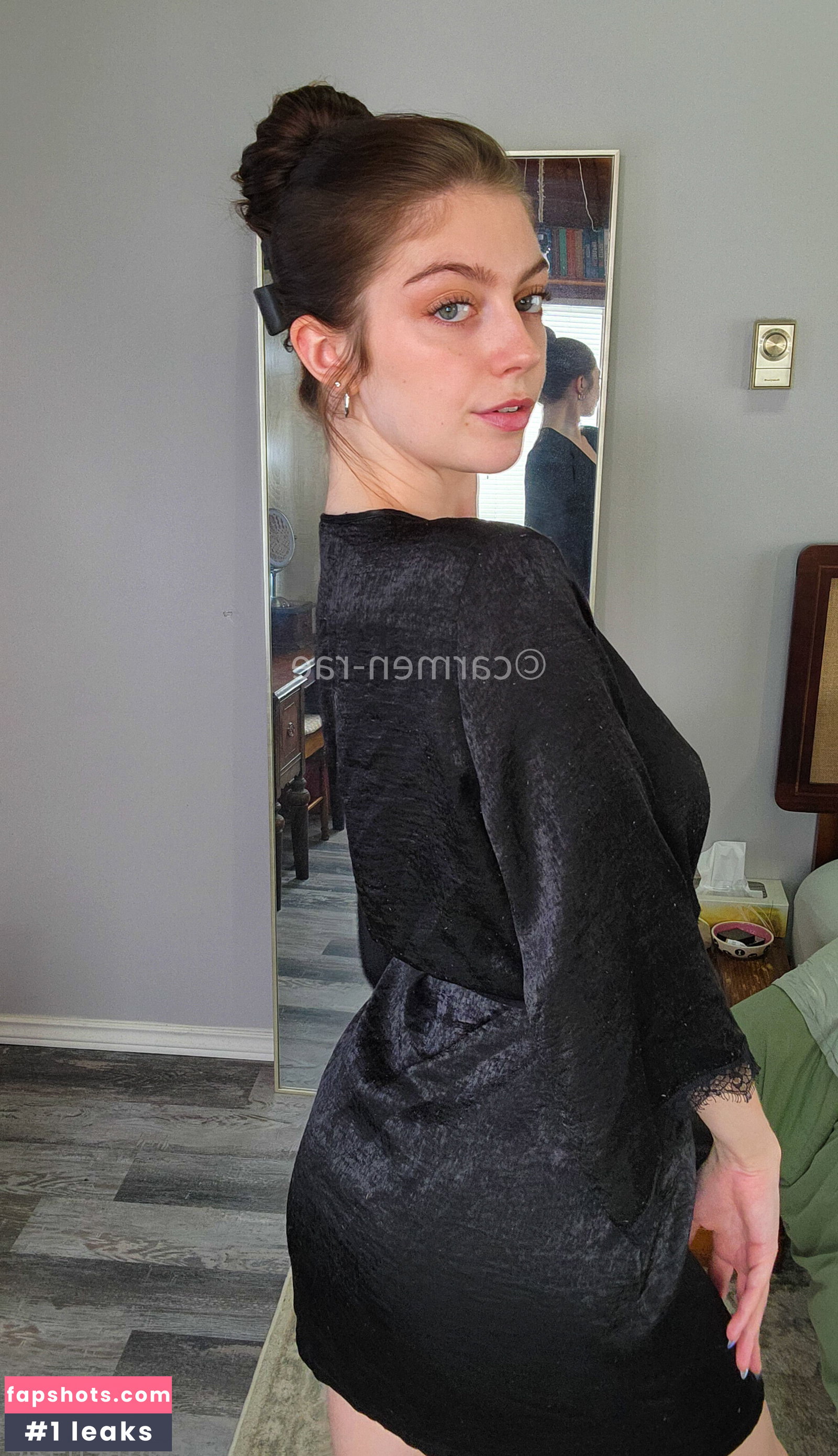Carmen-Rae gallery photo #3453