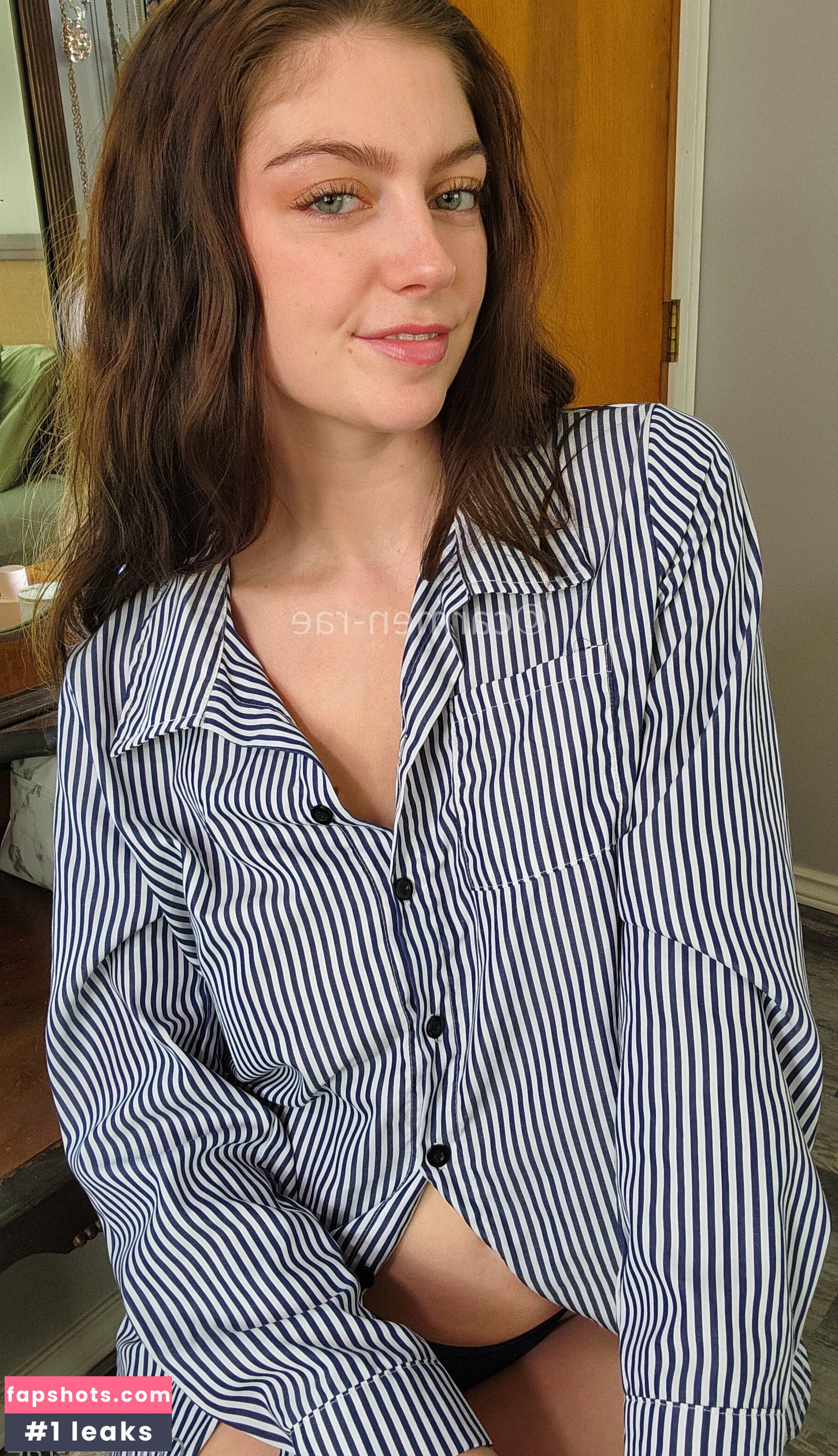Carmen-Rae gallery photo #6652