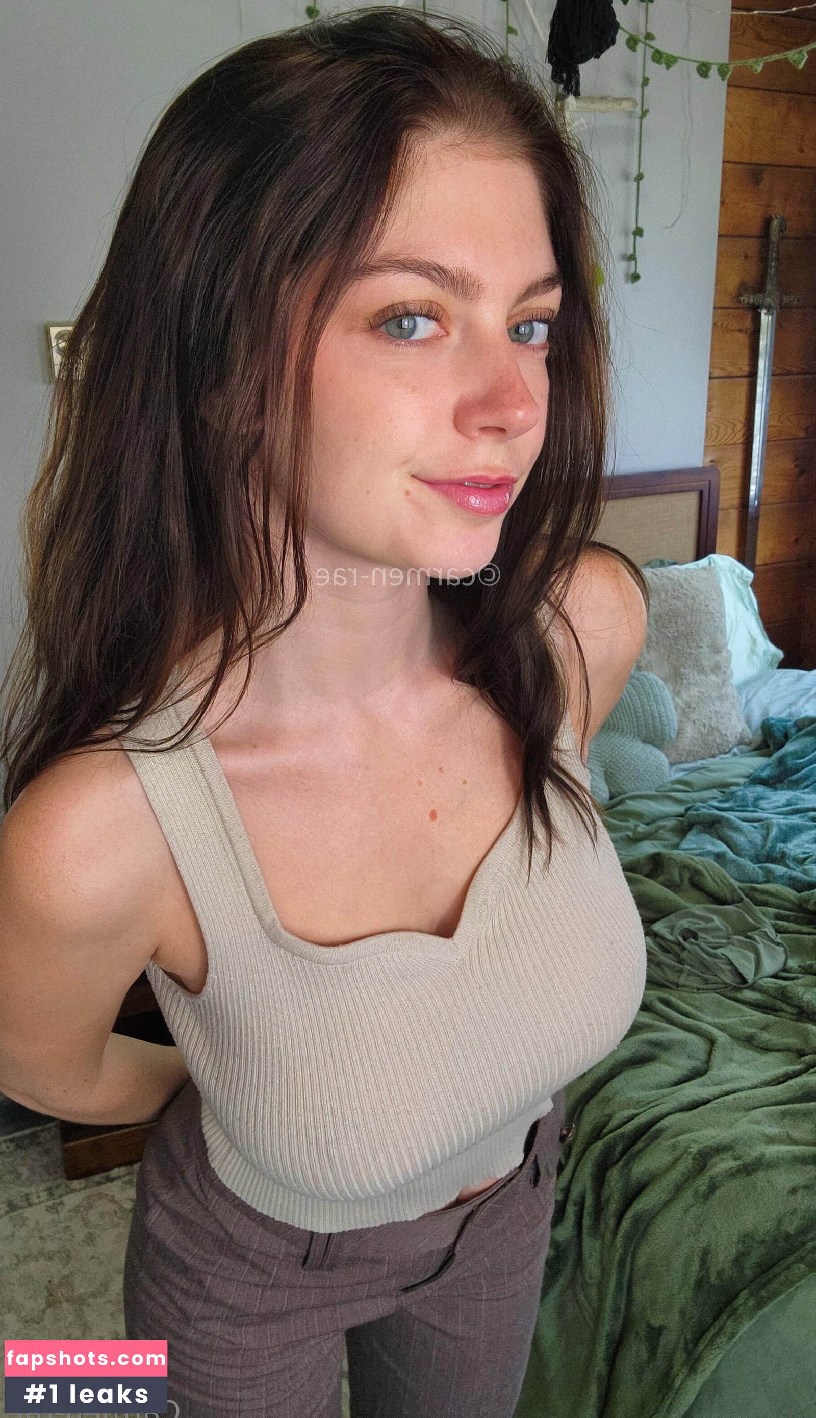 Carmen-Rae gallery photo #6311