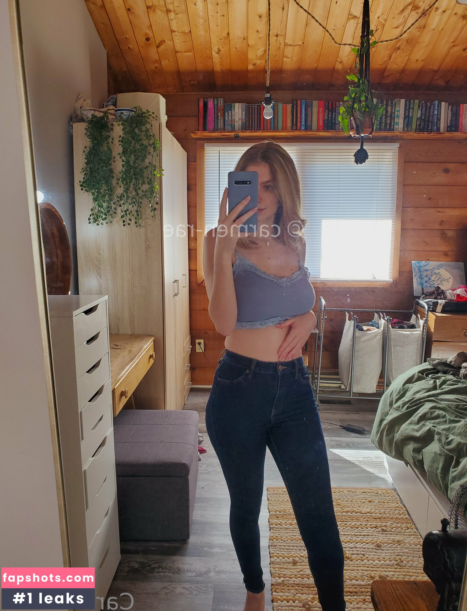 Carmen-Rae gallery photo #5292