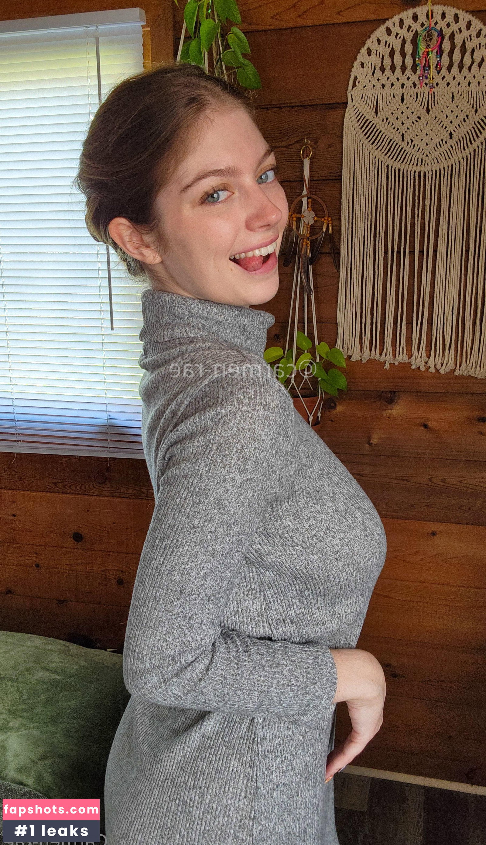 Carmen-Rae gallery photo #4321