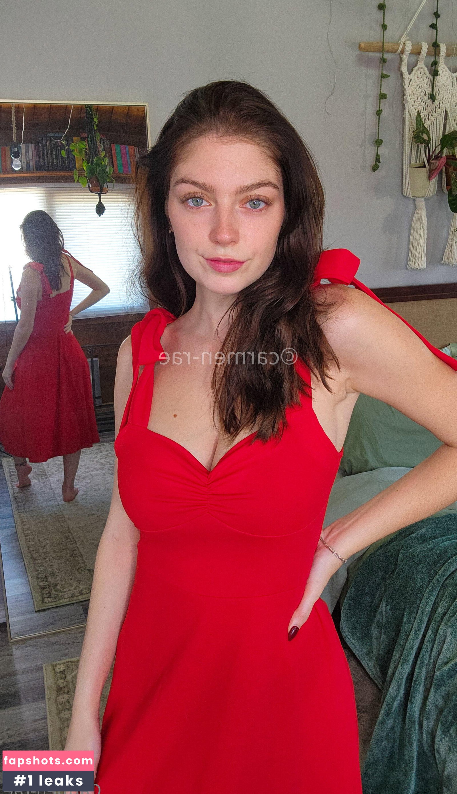 Carmen-Rae gallery photo #3402