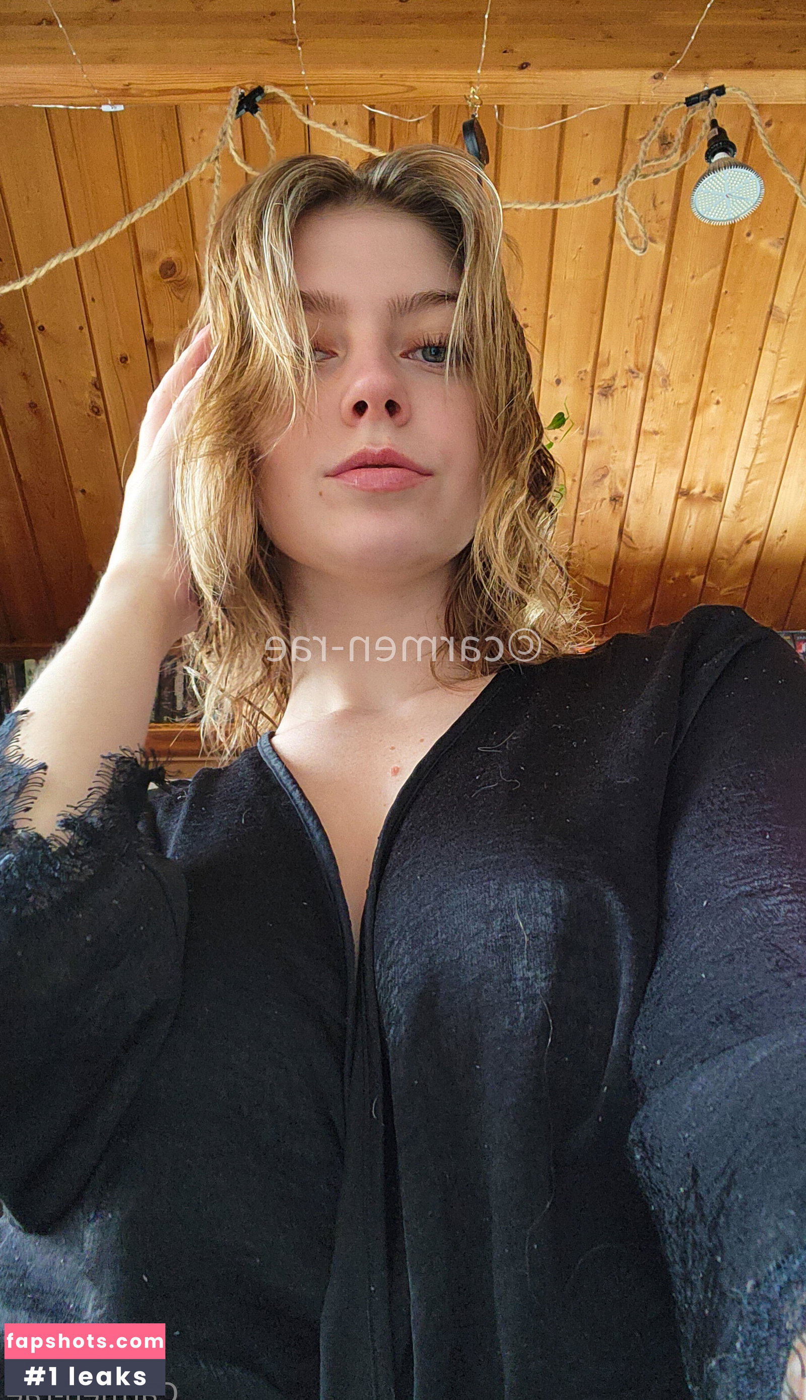 Carmen-Rae gallery photo #4199