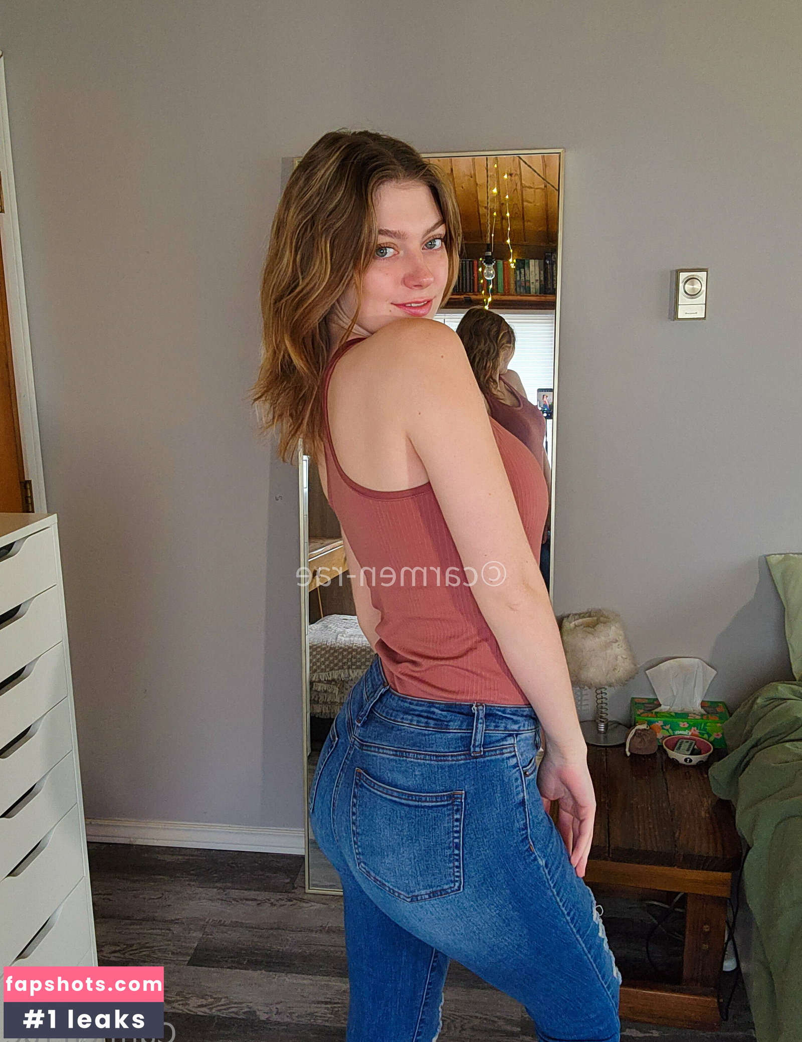 Carmen-Rae gallery photo #4425