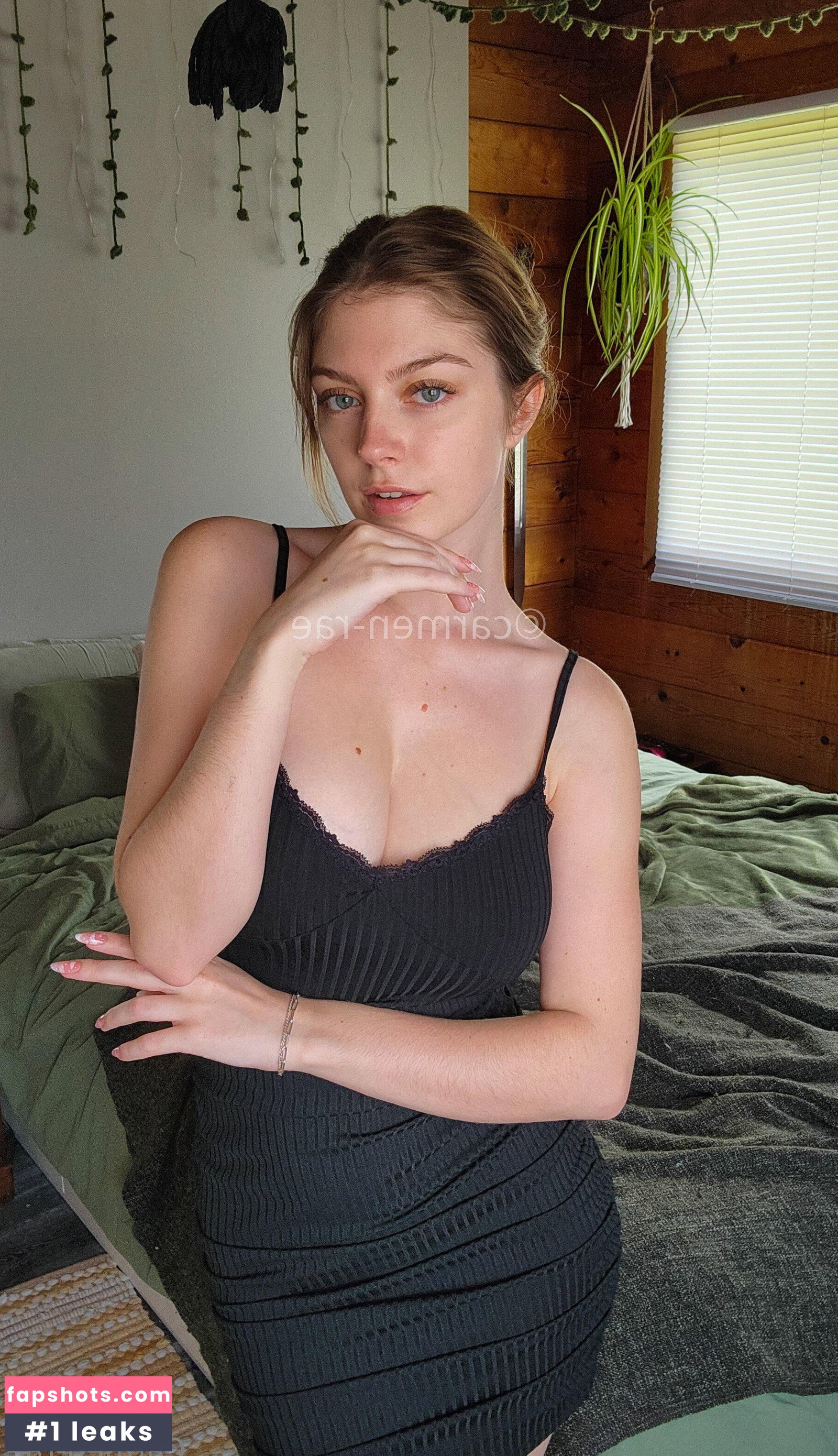 Carmen-Rae gallery photo #9106