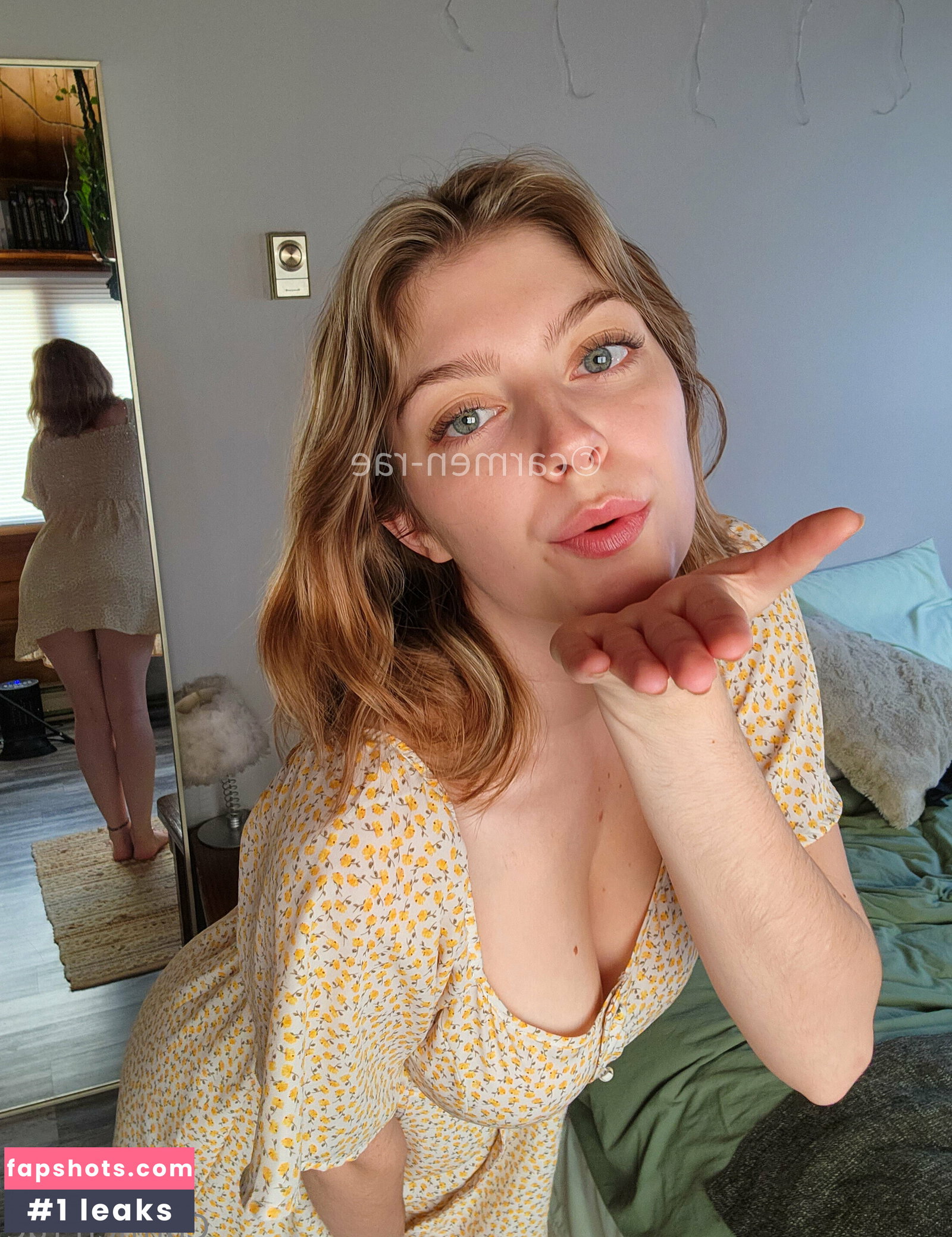 Carmen-Rae gallery photo #3945