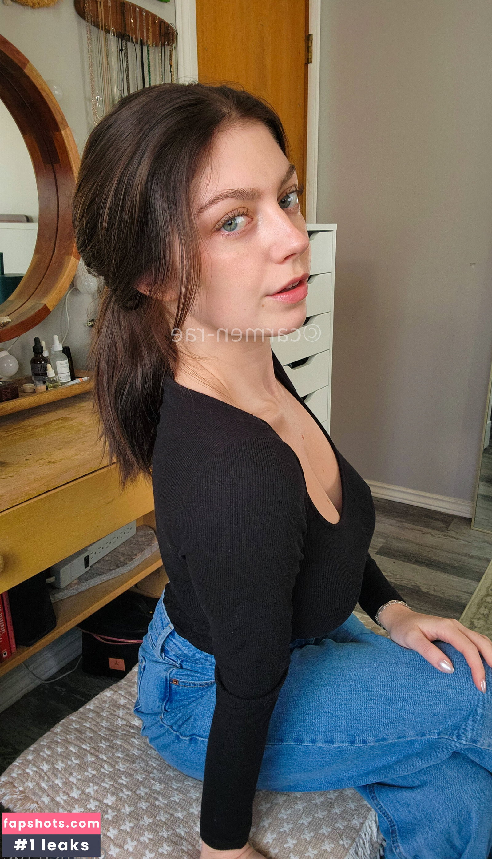 Carmen-Rae gallery photo #3367