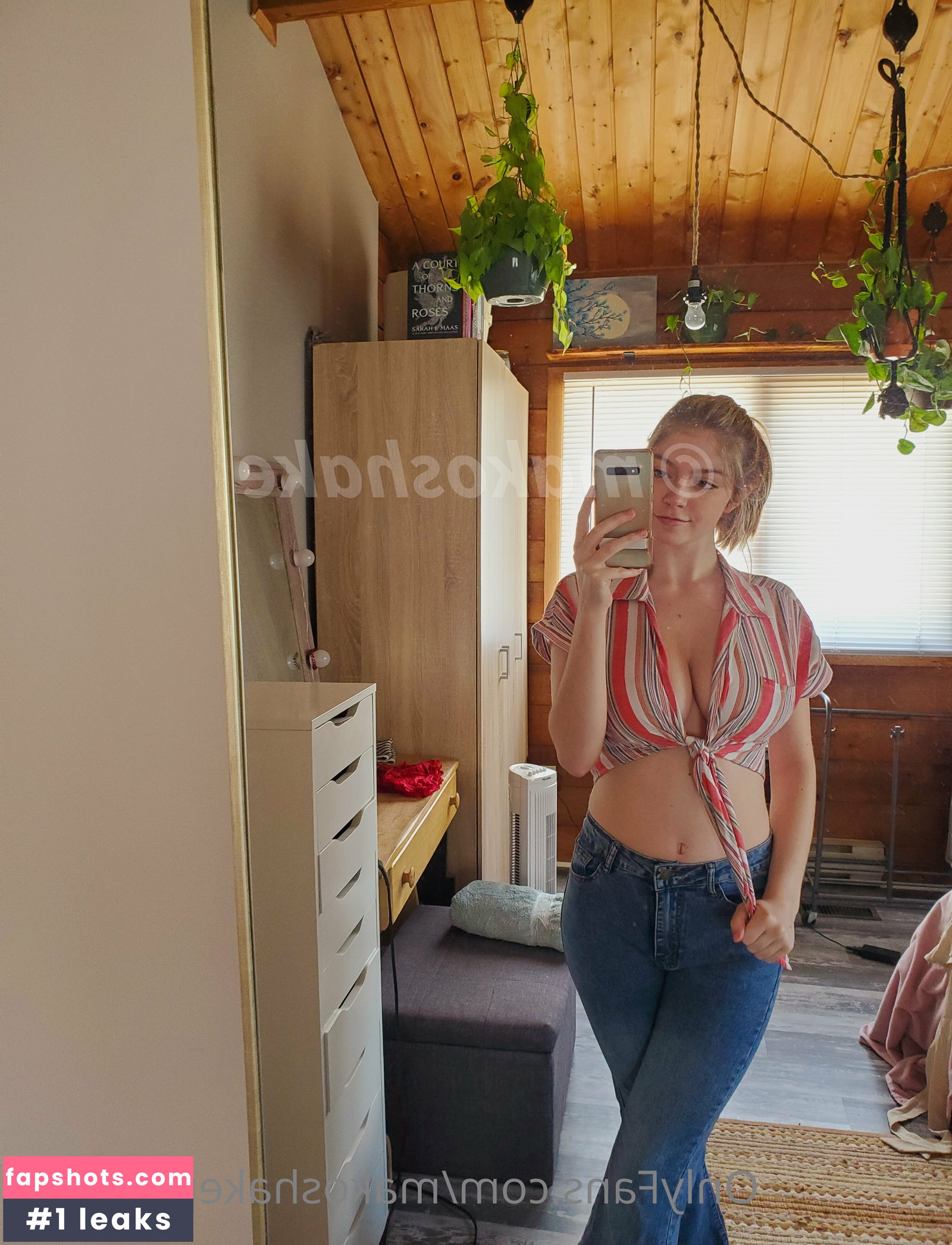 Carmen-Rae gallery photo #1590