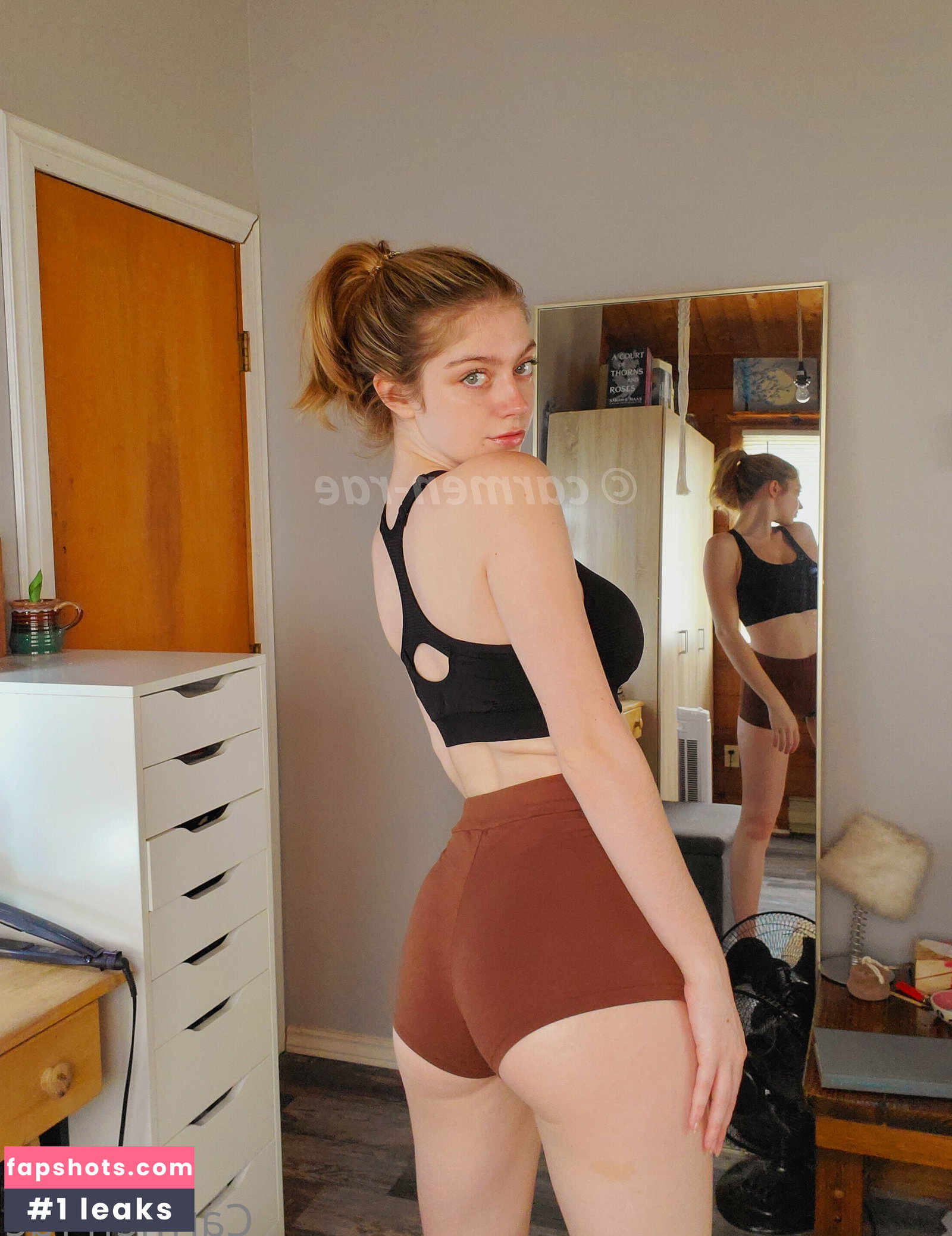 Carmen-Rae gallery photo #7182