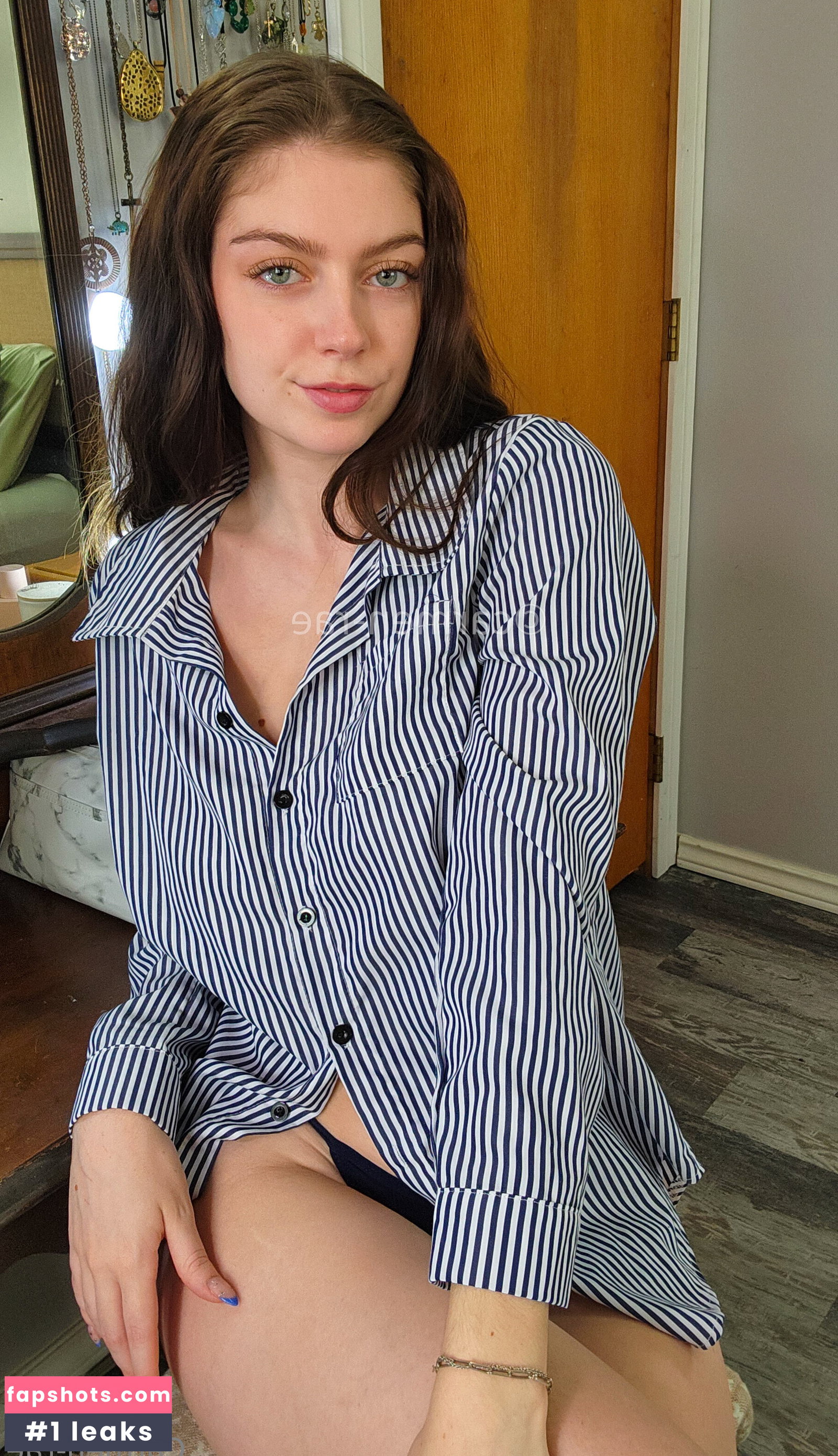 Carmen-Rae gallery photo #344