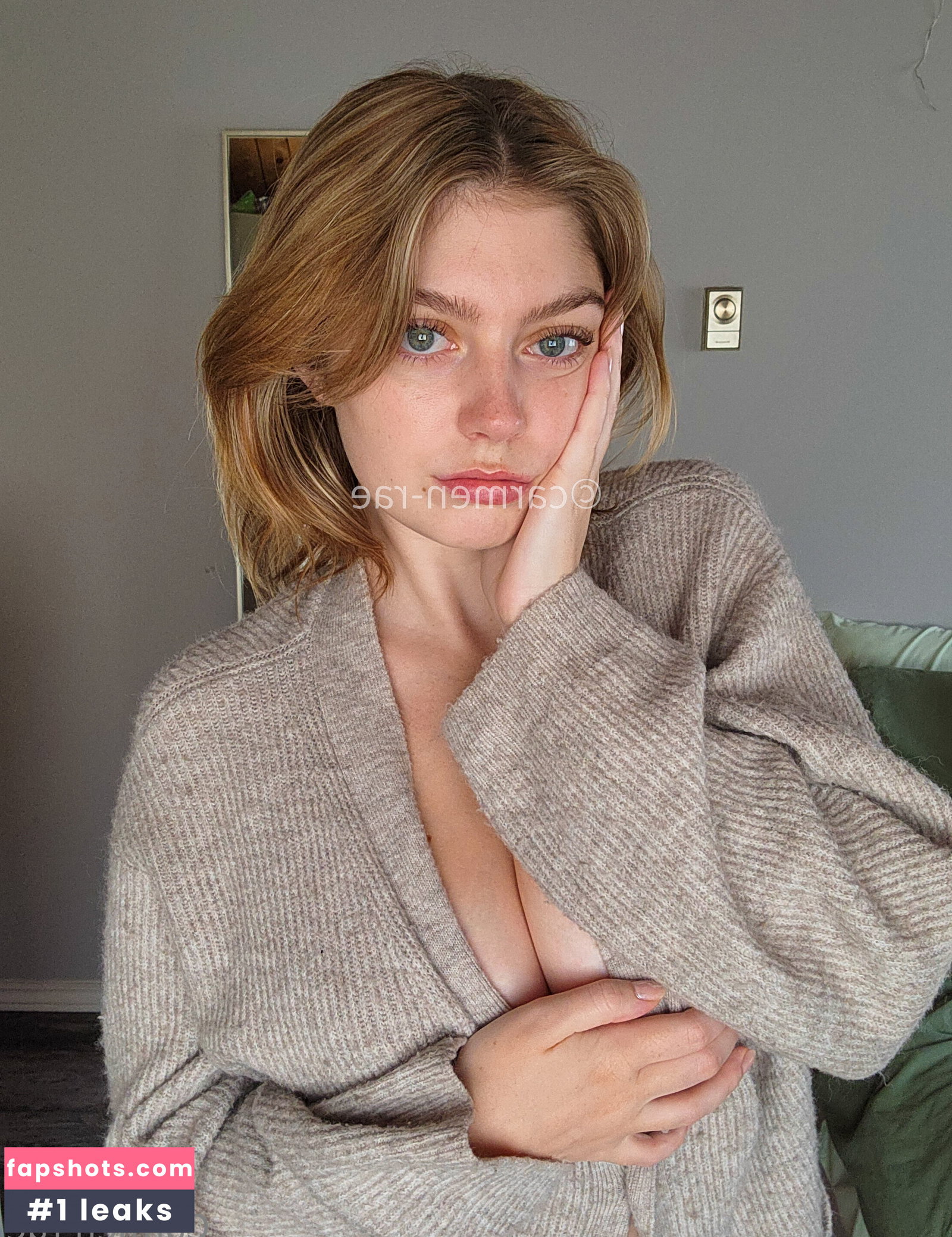 Carmen-Rae gallery photo #9202