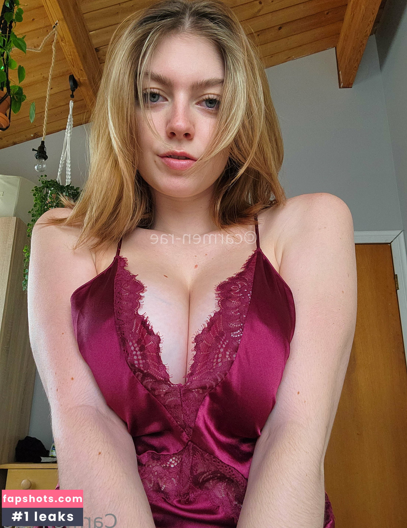 Carmen-Rae gallery photo #4296