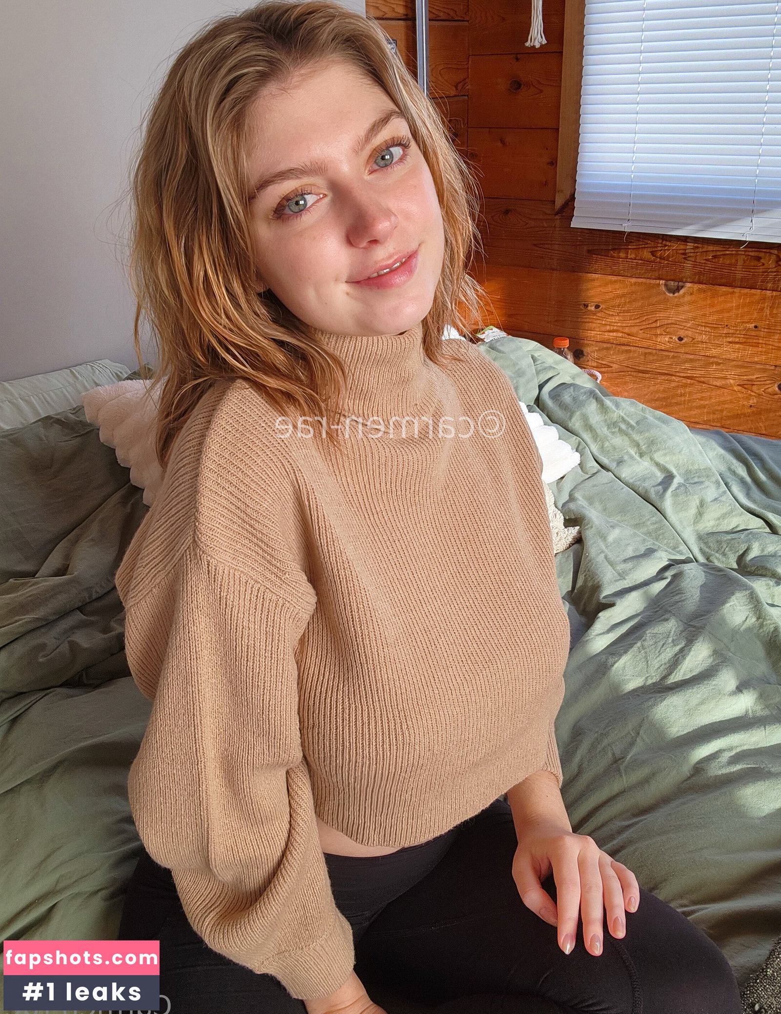 Carmen-Rae gallery photo #4279