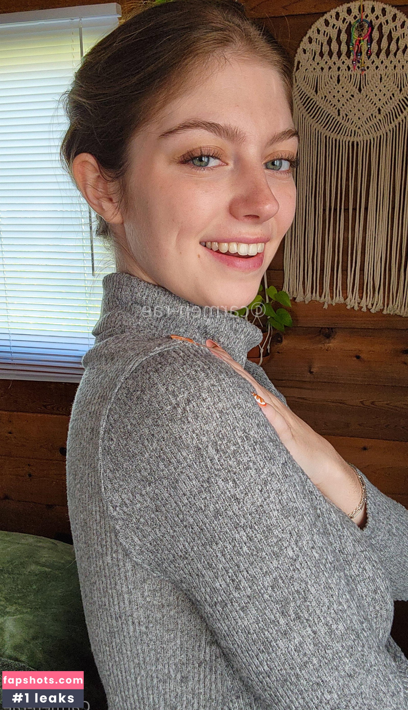 Carmen-Rae gallery photo #3937
