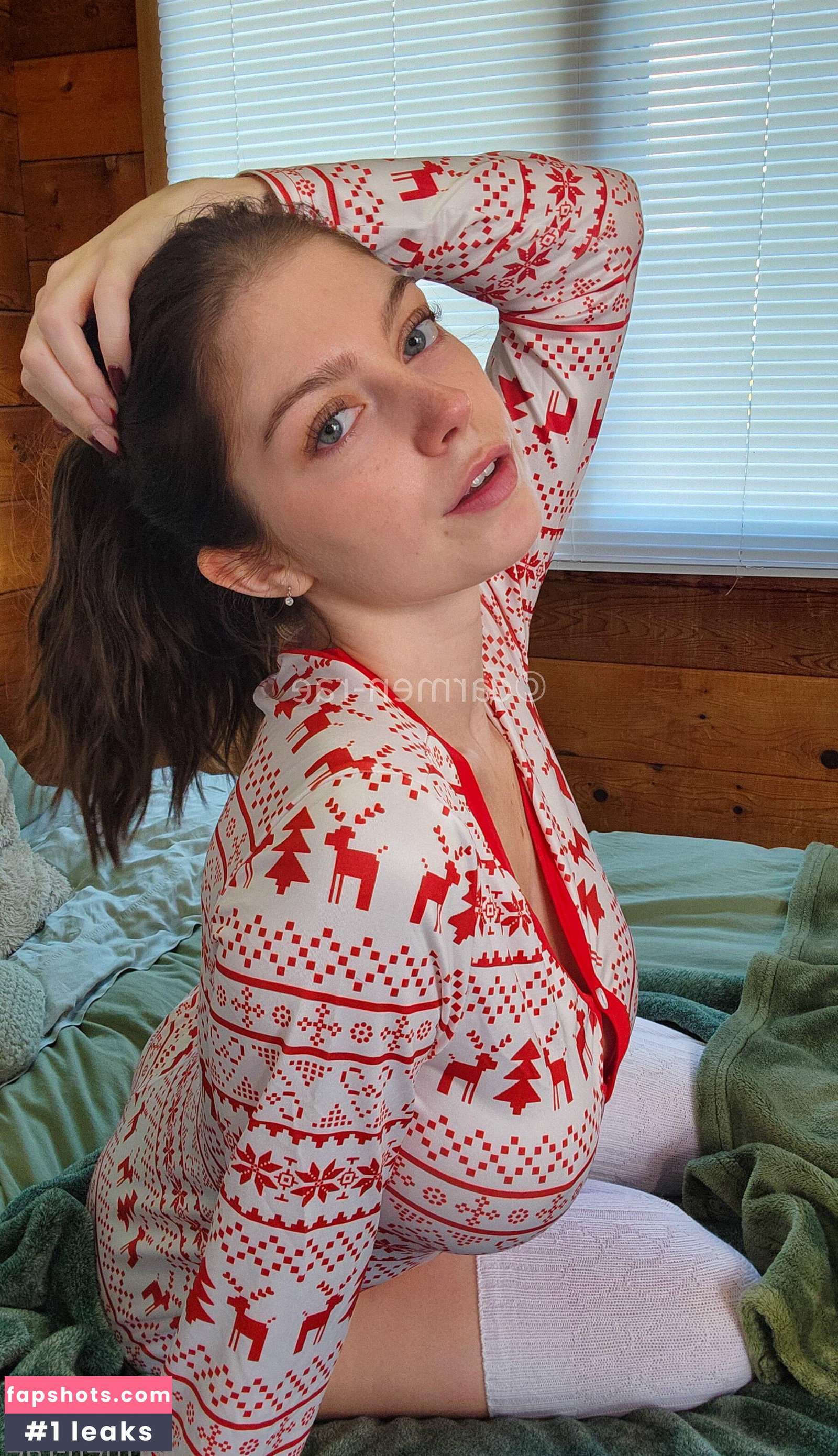 Carmen-Rae gallery photo #9451