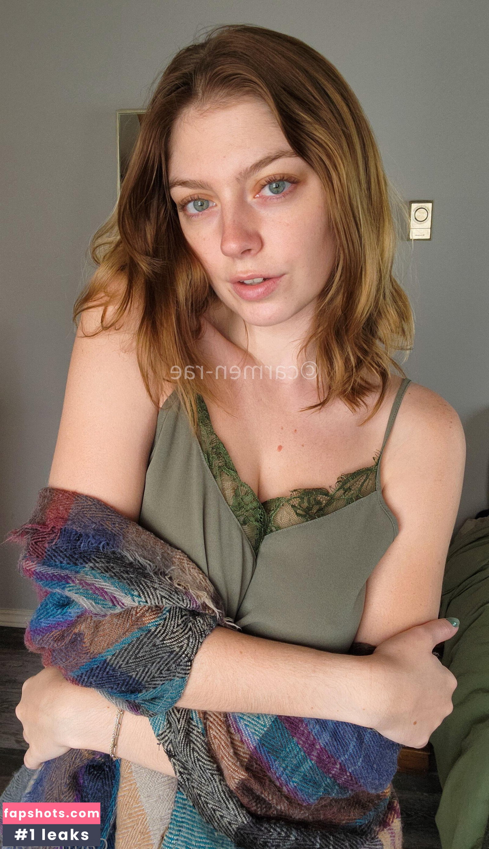 Carmen-Rae gallery photo #6679