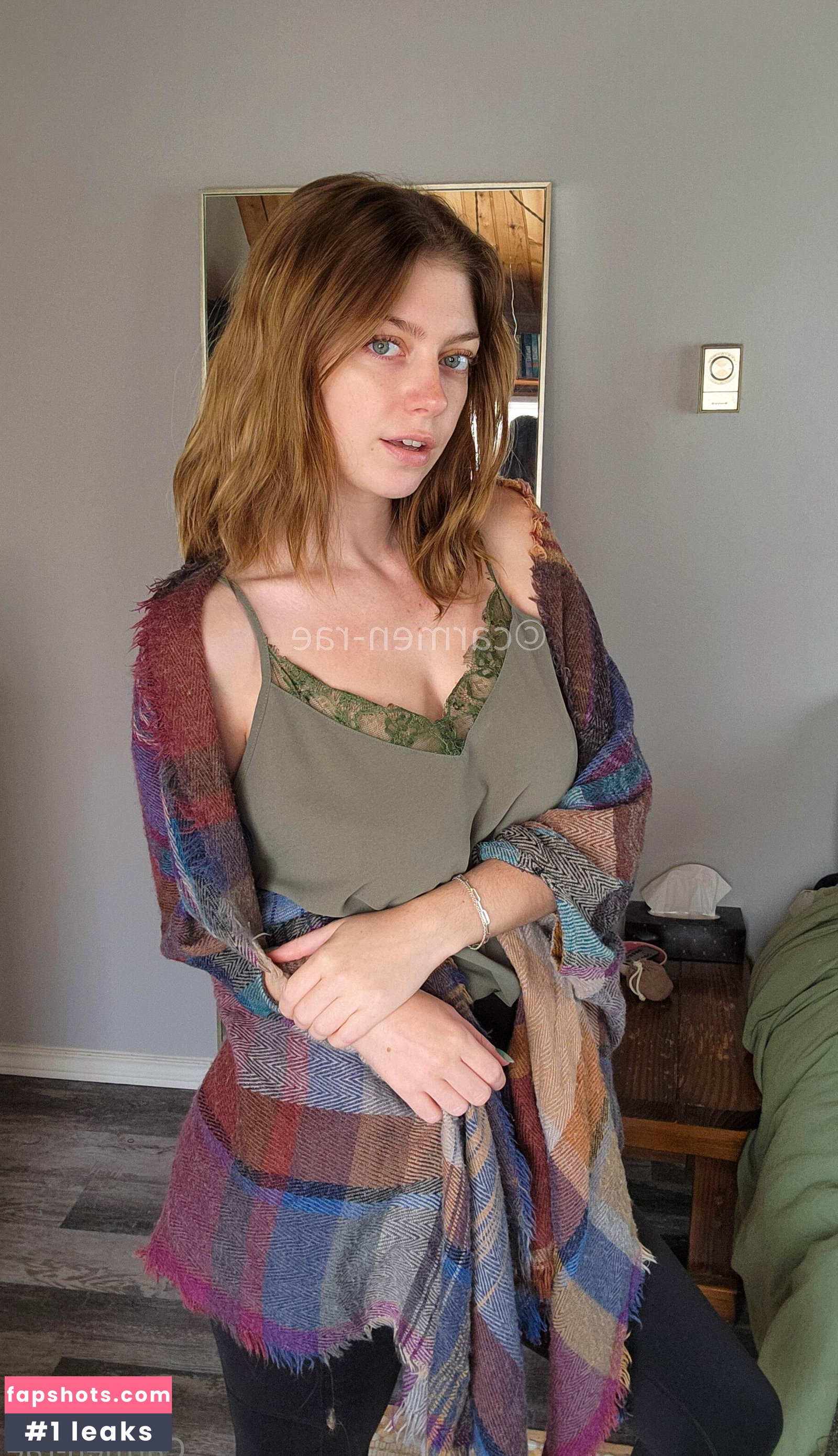 Carmen-Rae gallery photo #4578