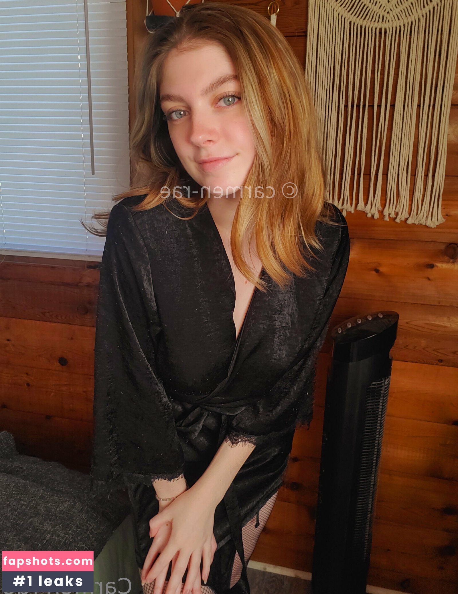 Carmen-Rae gallery photo #7630