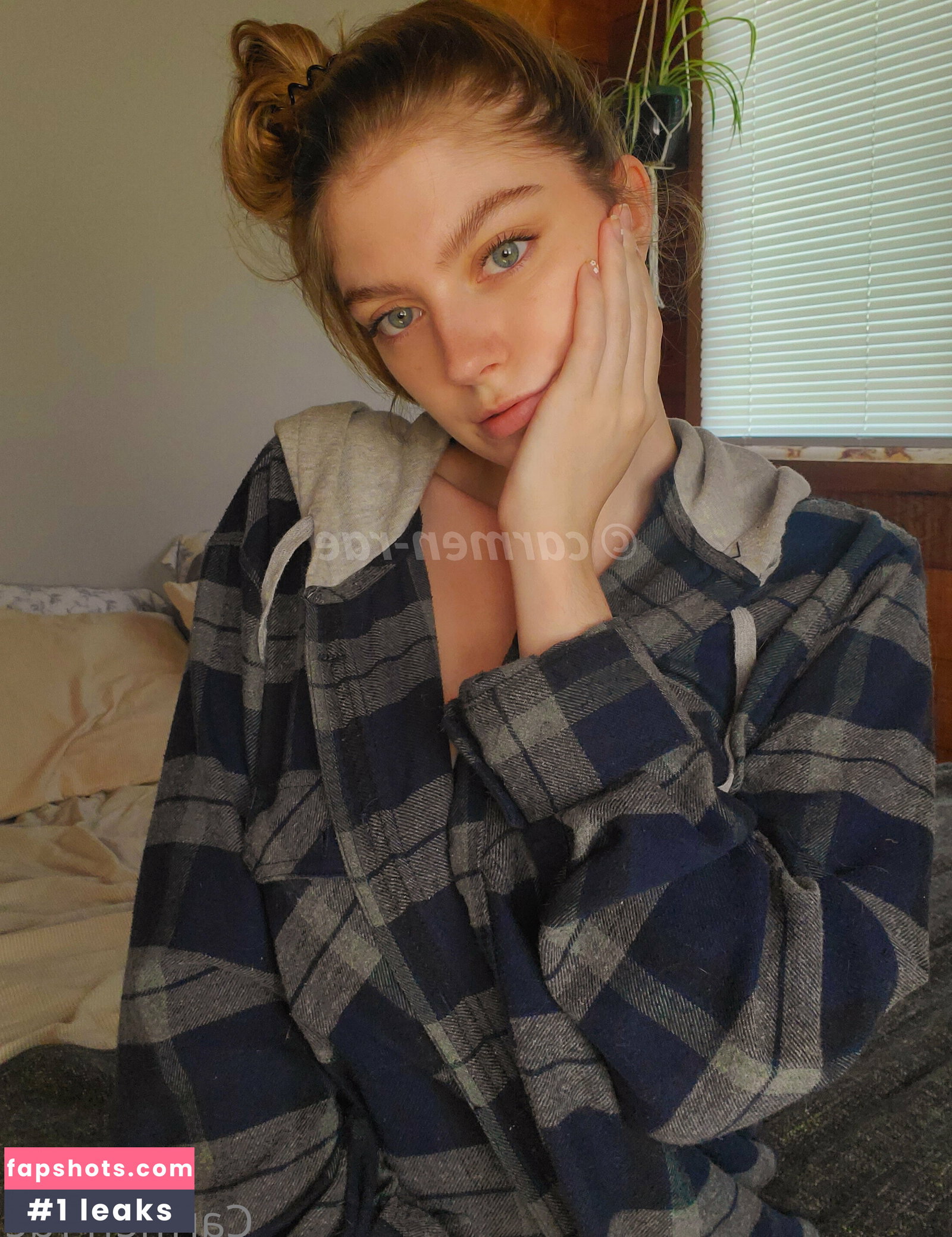 Carmen-Rae gallery photo #9453