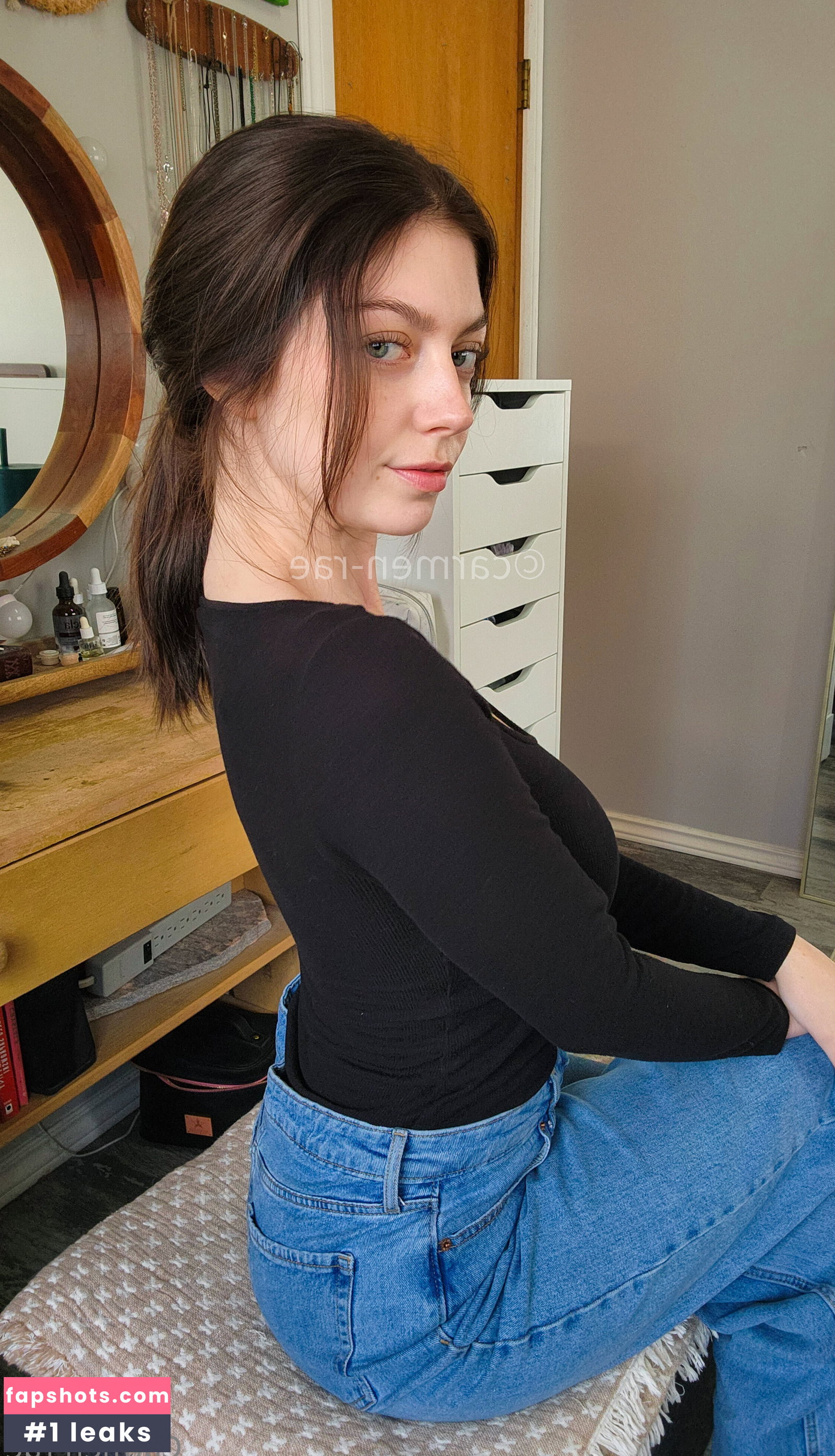 Carmen-Rae gallery photo #4527