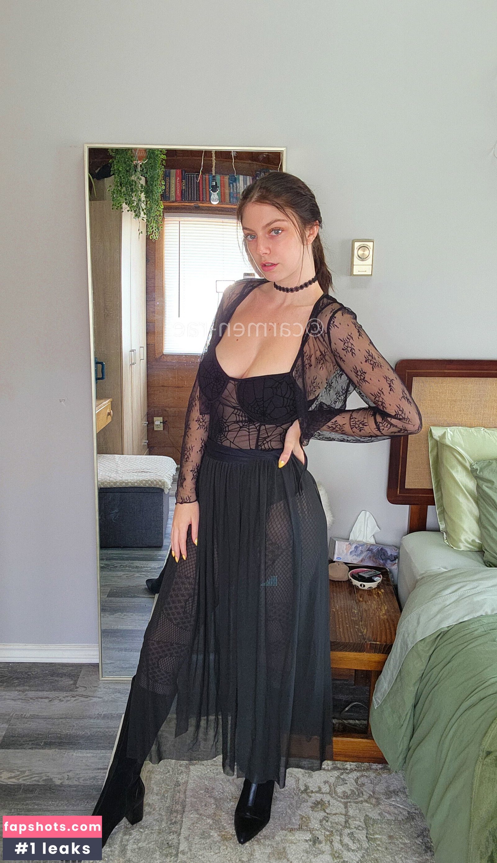 Carmen-Rae gallery photo #8075