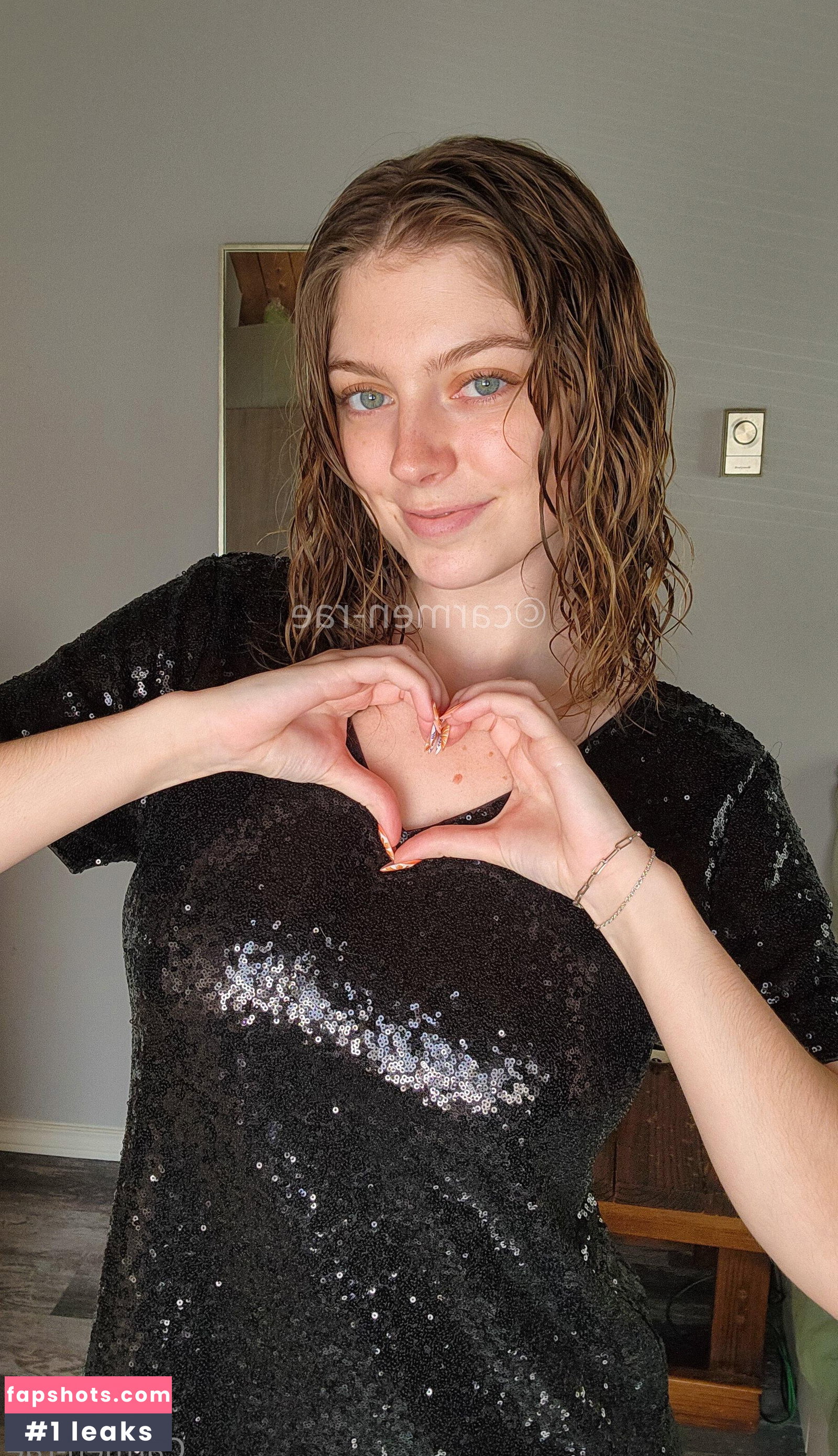 Carmen-Rae gallery photo #9556