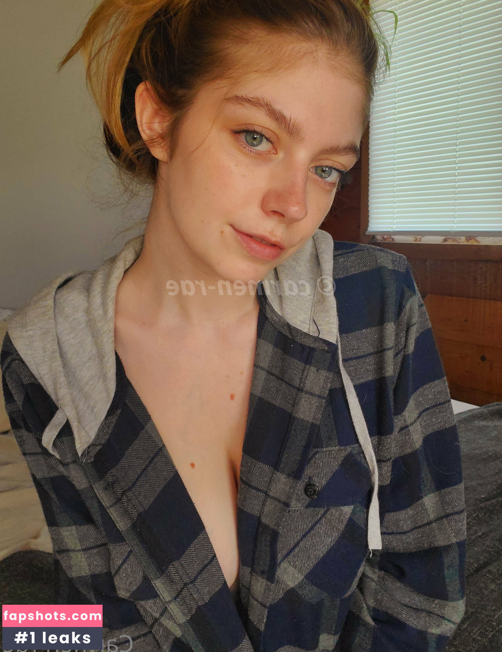 Carmen-Rae gallery photo #6585