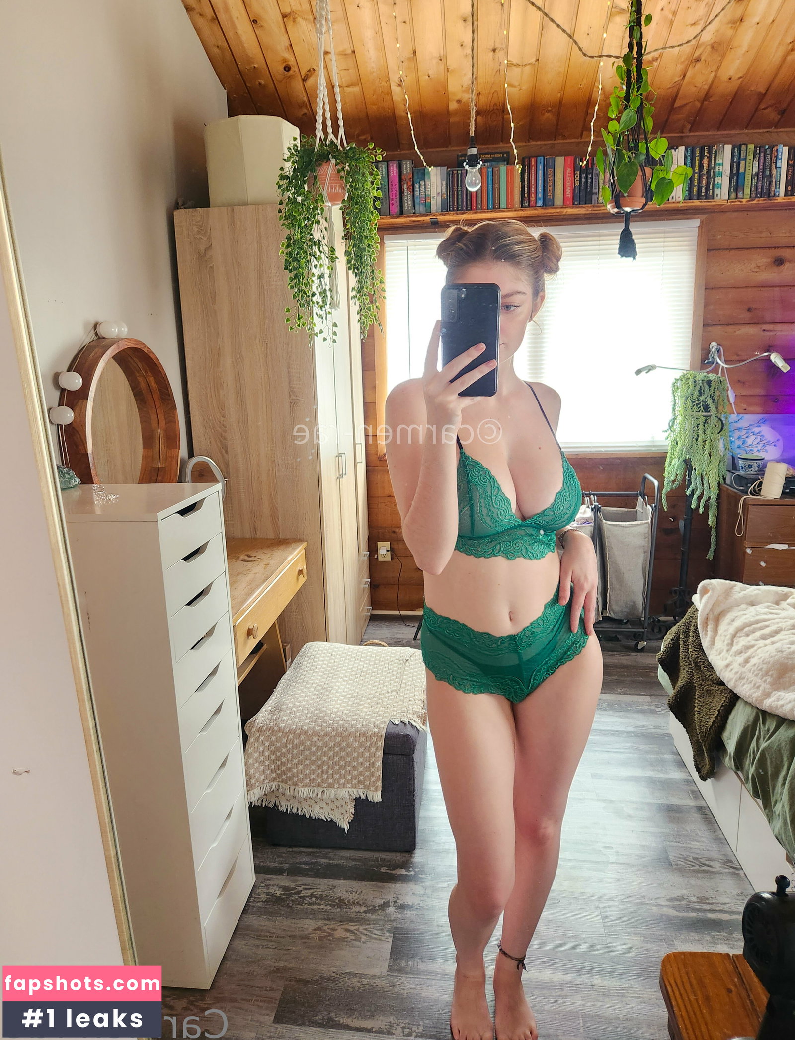 Carmen-Rae gallery photo #2092