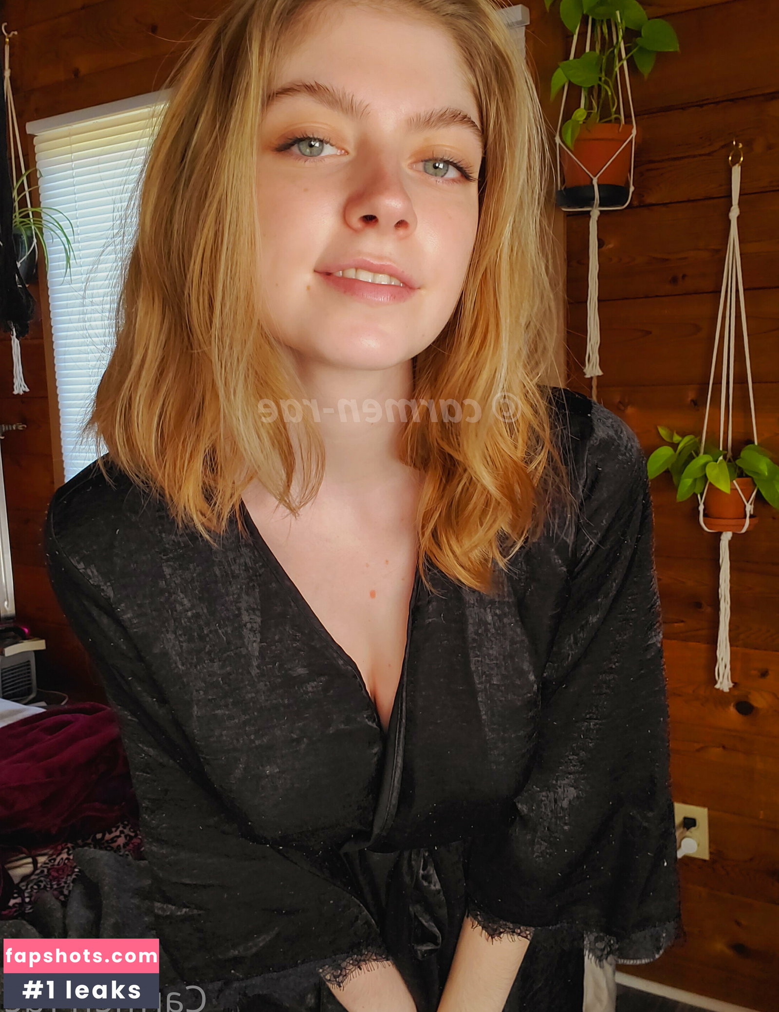 Carmen-Rae gallery photo #1739