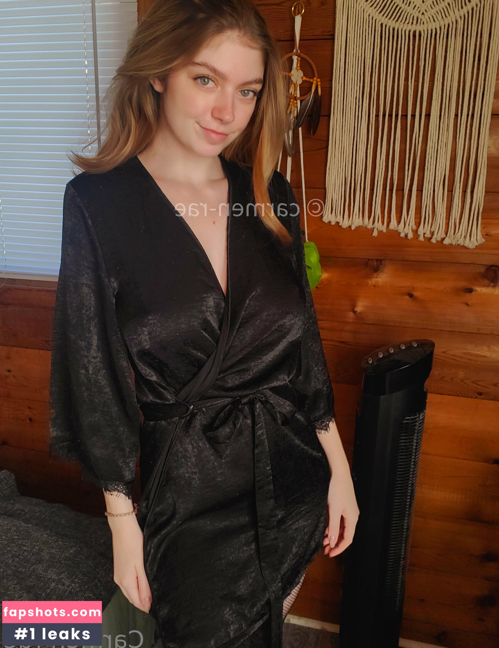 Carmen-Rae gallery photo #4740