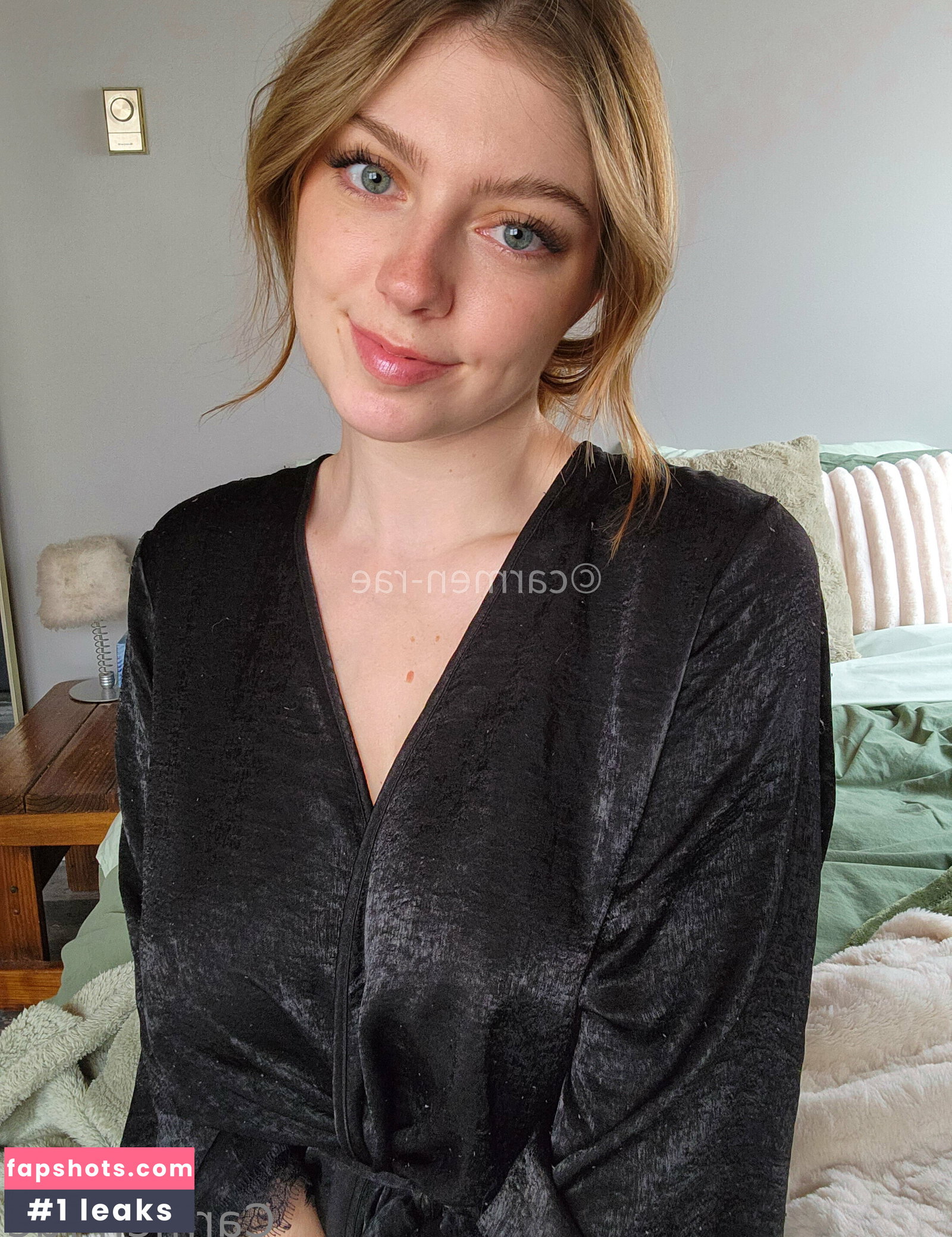 Carmen-Rae gallery photo #3091