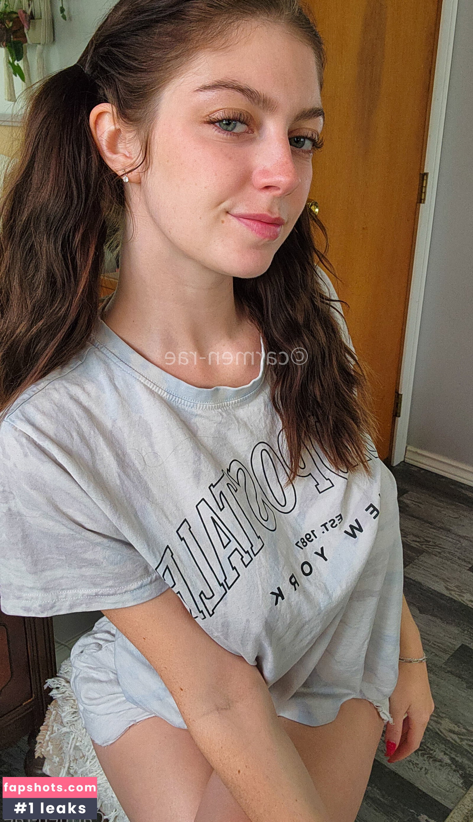 Carmen-Rae gallery photo #6905