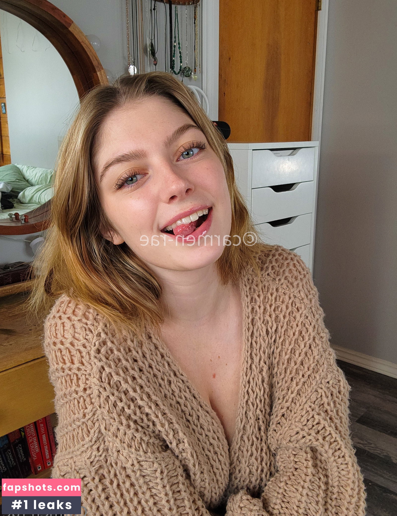 Carmen-Rae gallery photo #7623