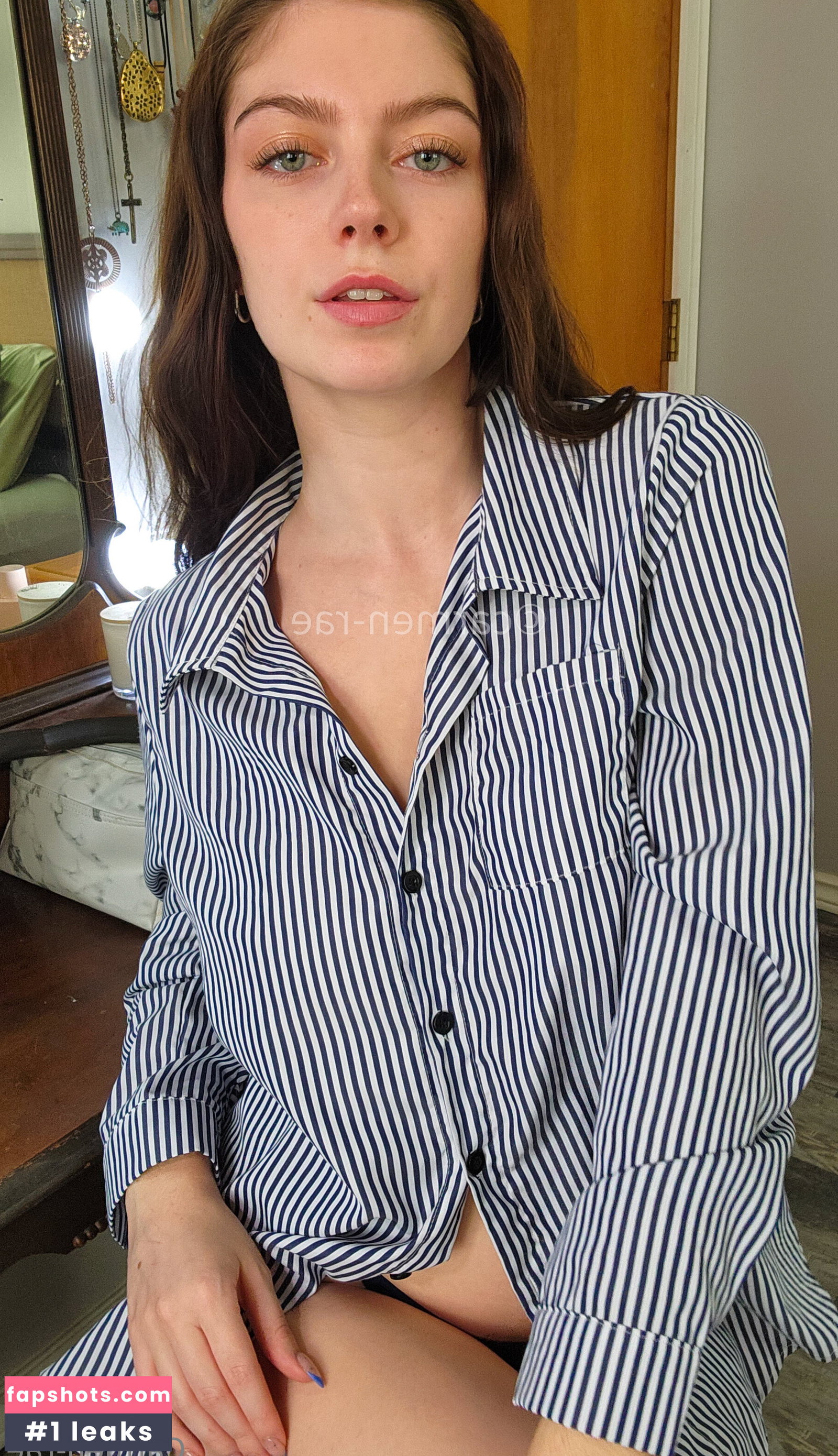 Carmen-Rae gallery photo #1153