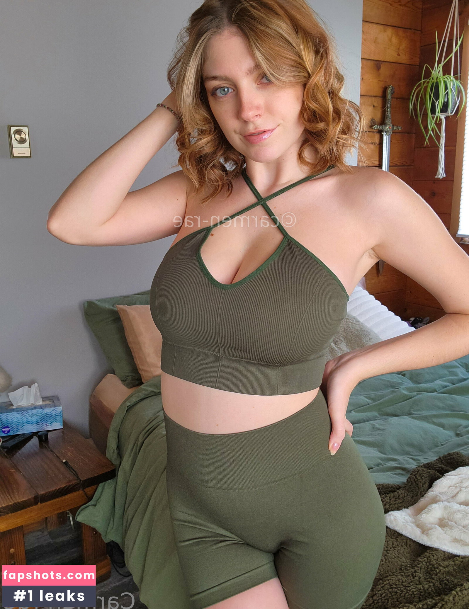 Carmen-Rae gallery photo #2025