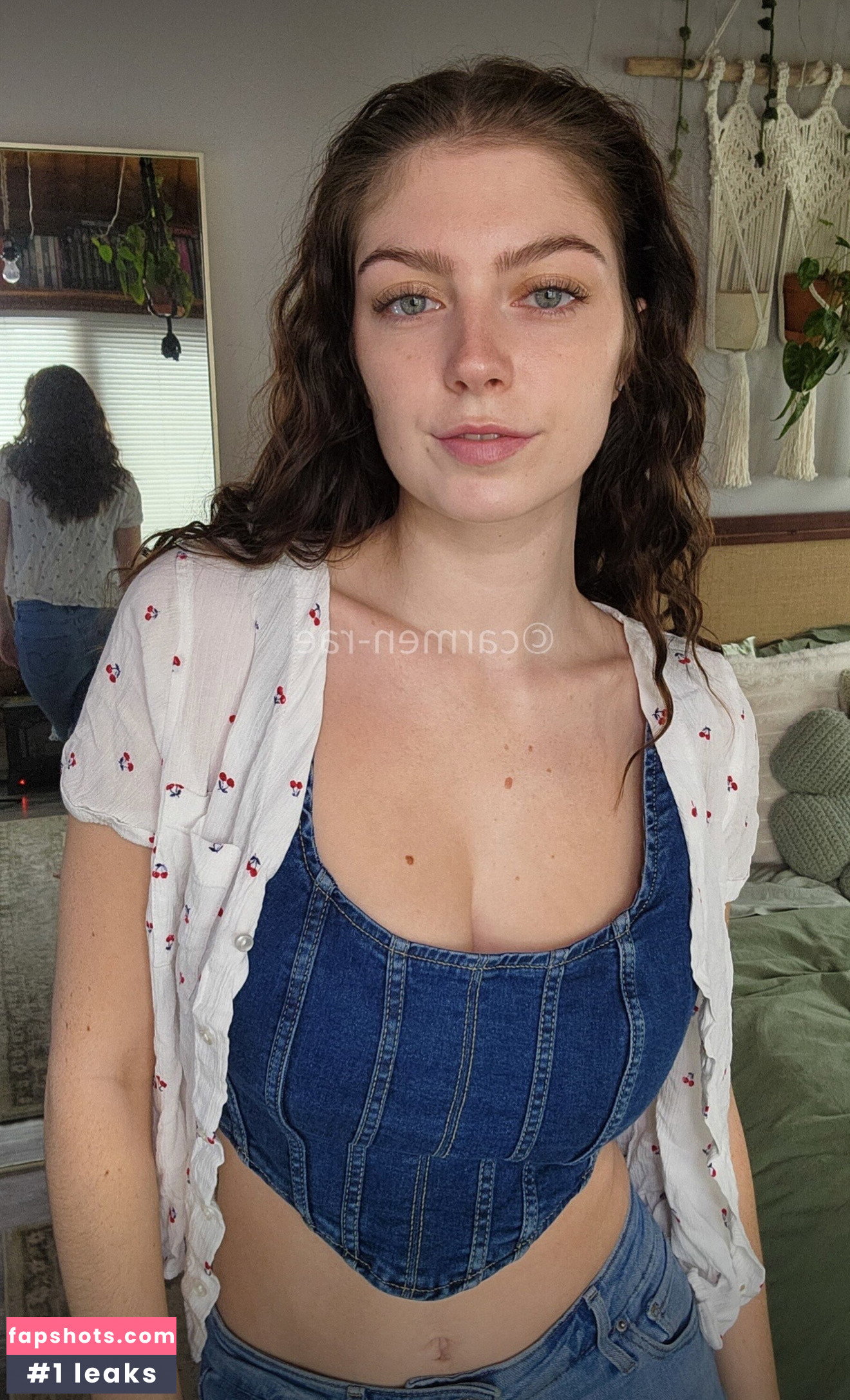 Carmen-Rae gallery photo #5556