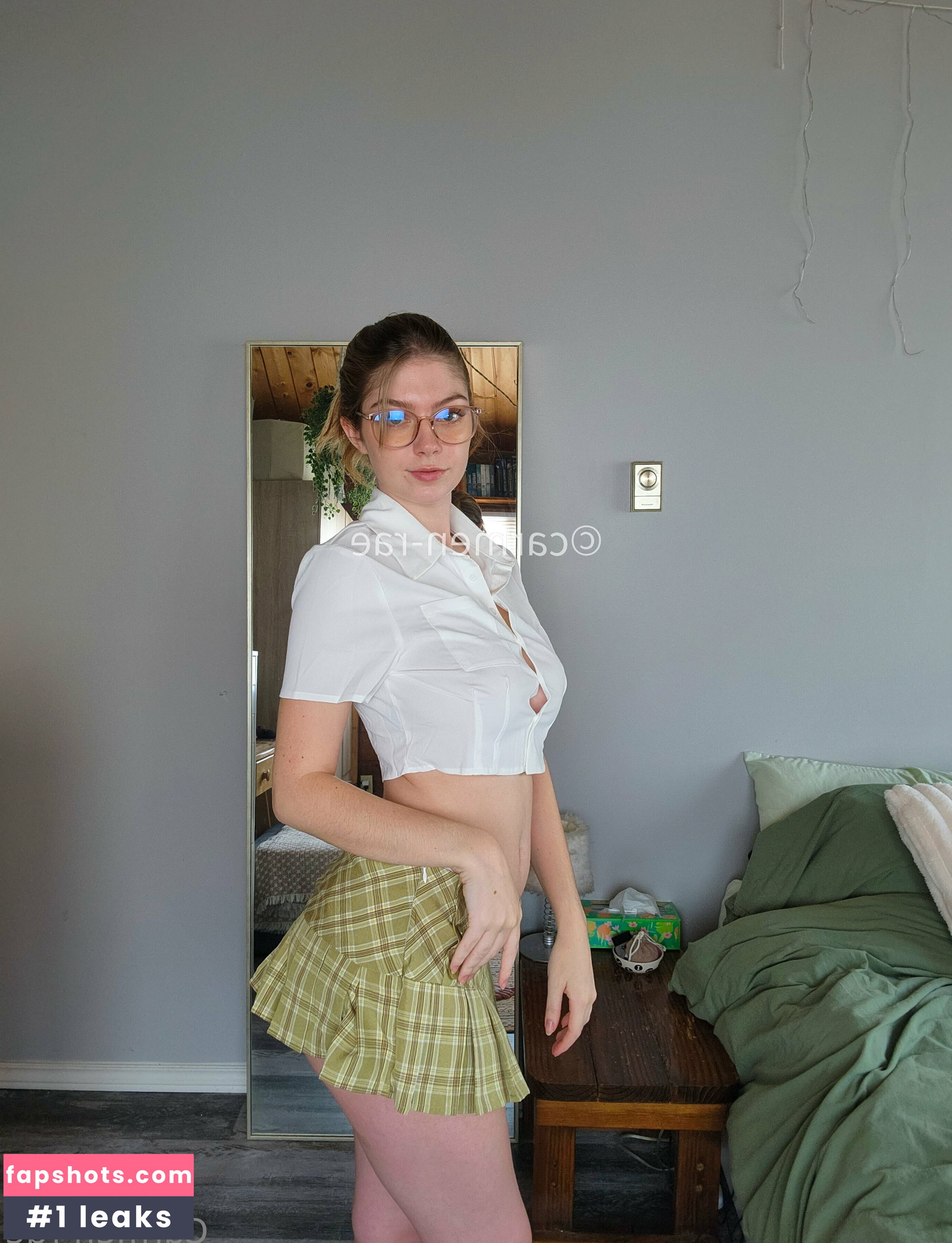 Carmen-Rae gallery photo #1090