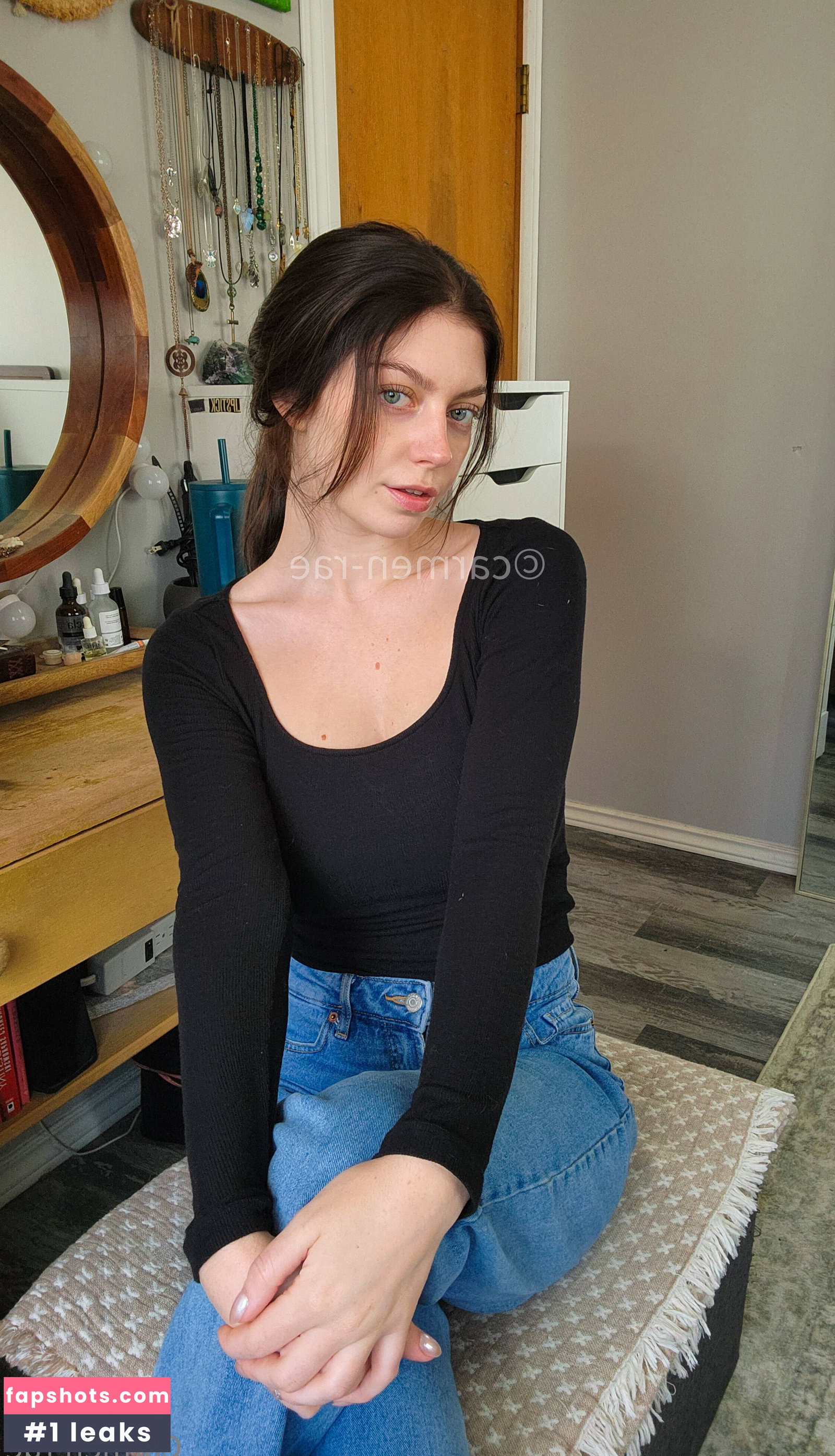 Carmen-Rae gallery photo #2019