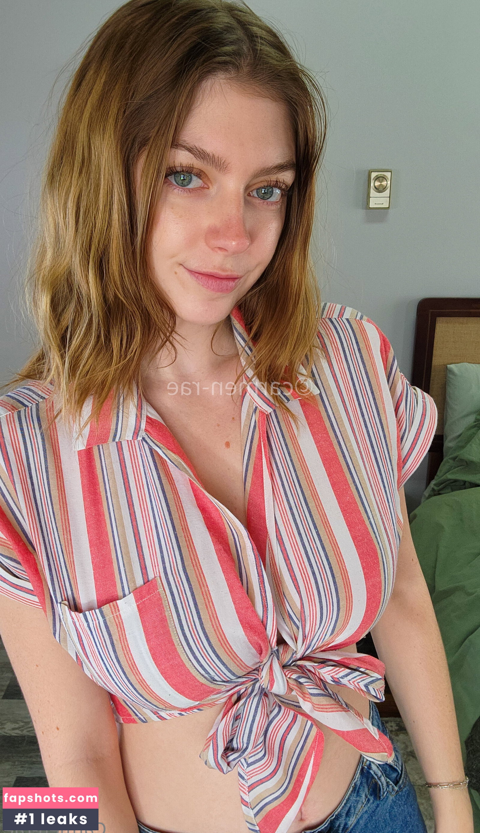 Carmen-Rae gallery photo #6647