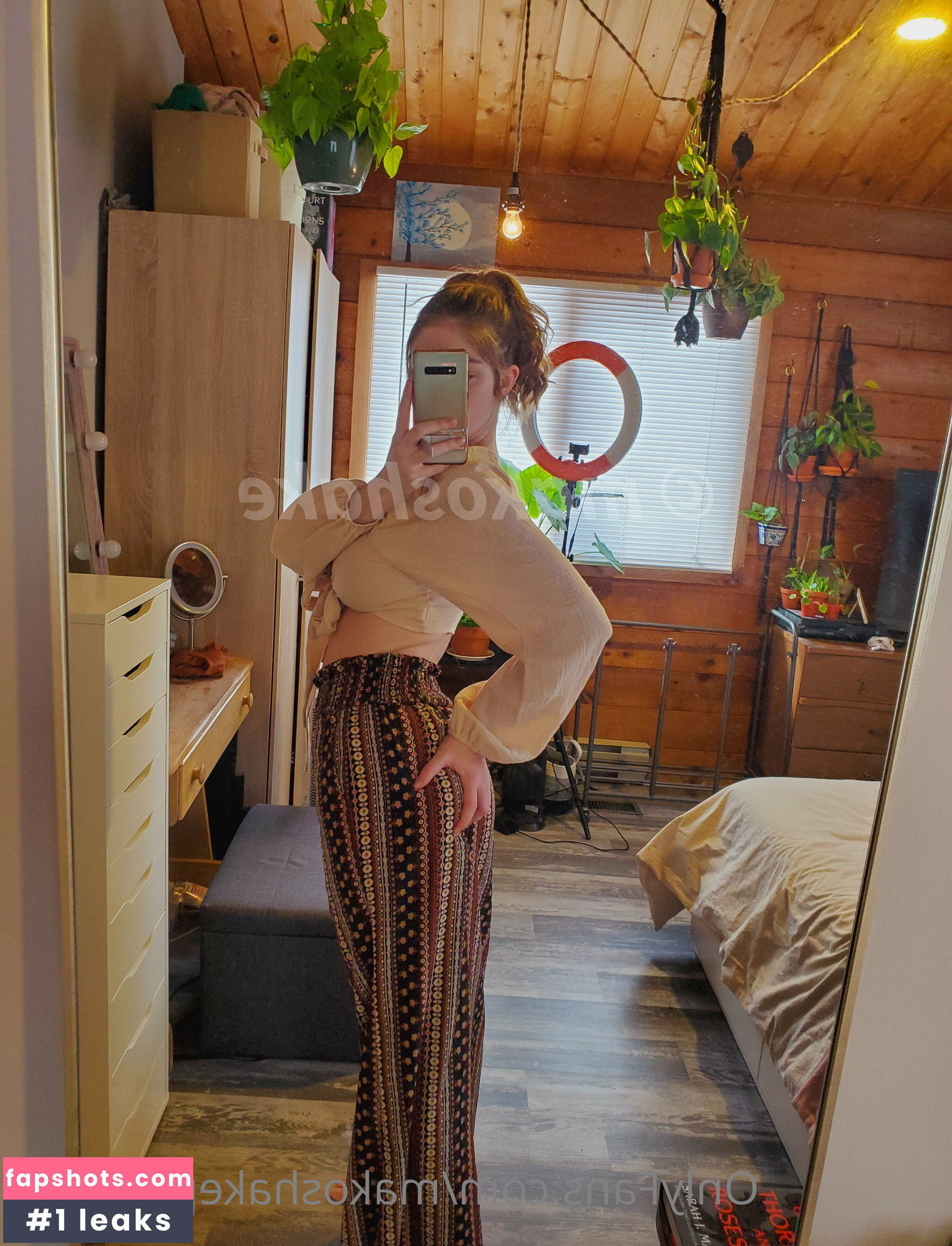 Carmen-Rae gallery photo #9328
