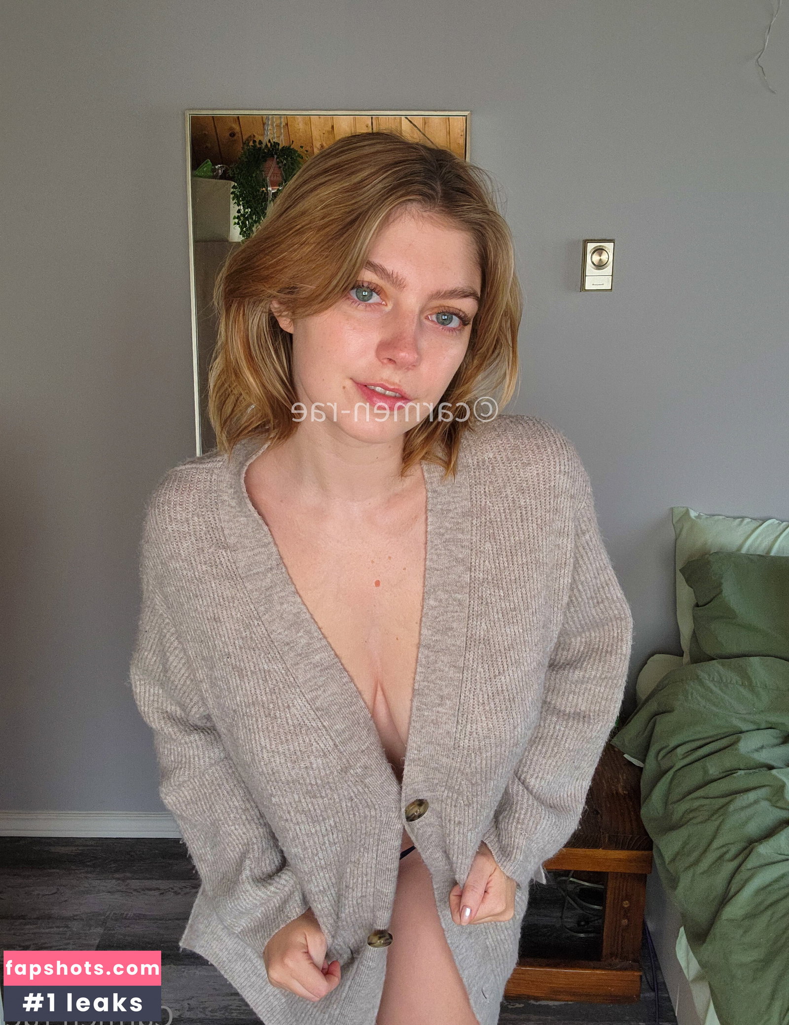 Carmen-Rae gallery photo #6693