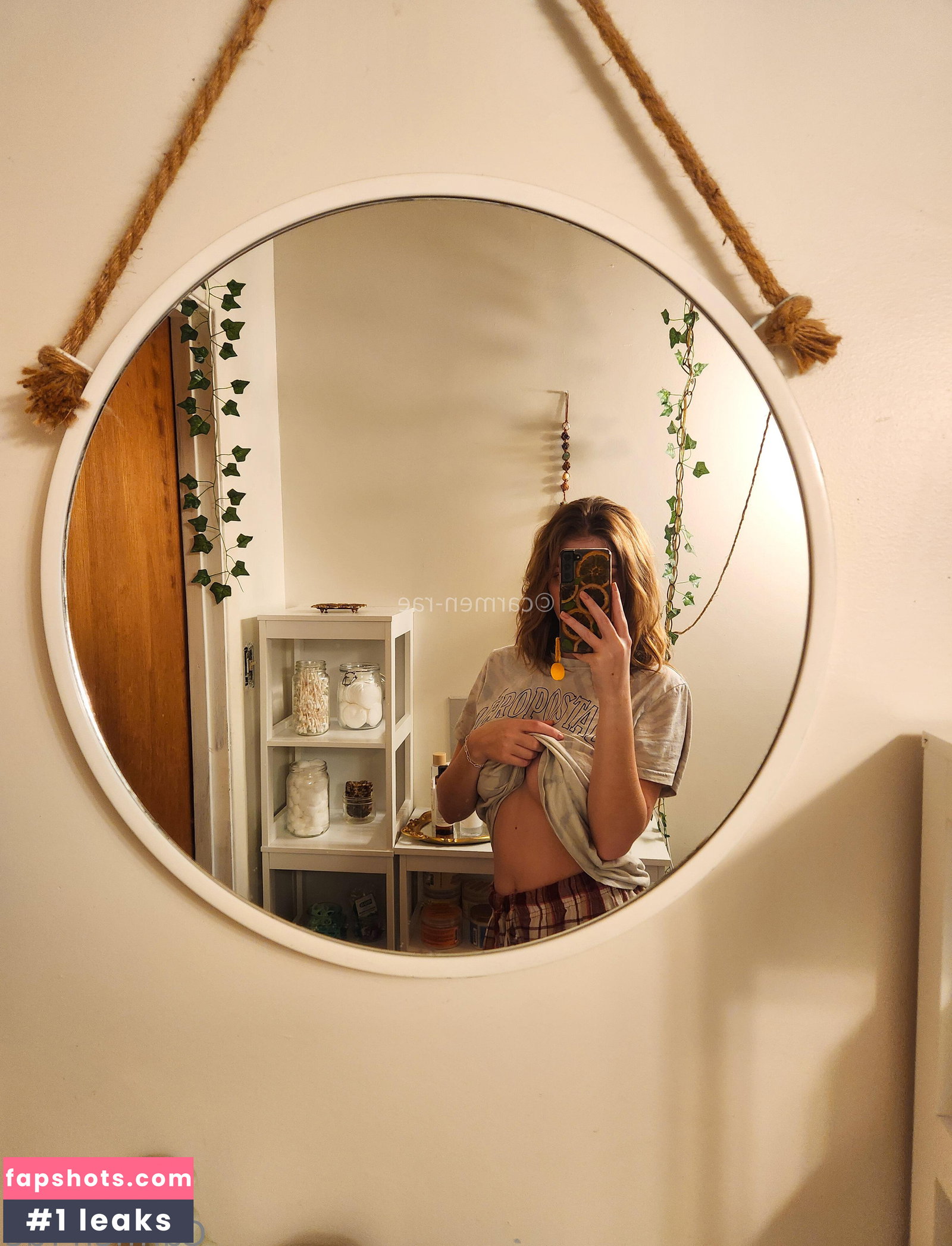 Carmen-Rae gallery photo #3180