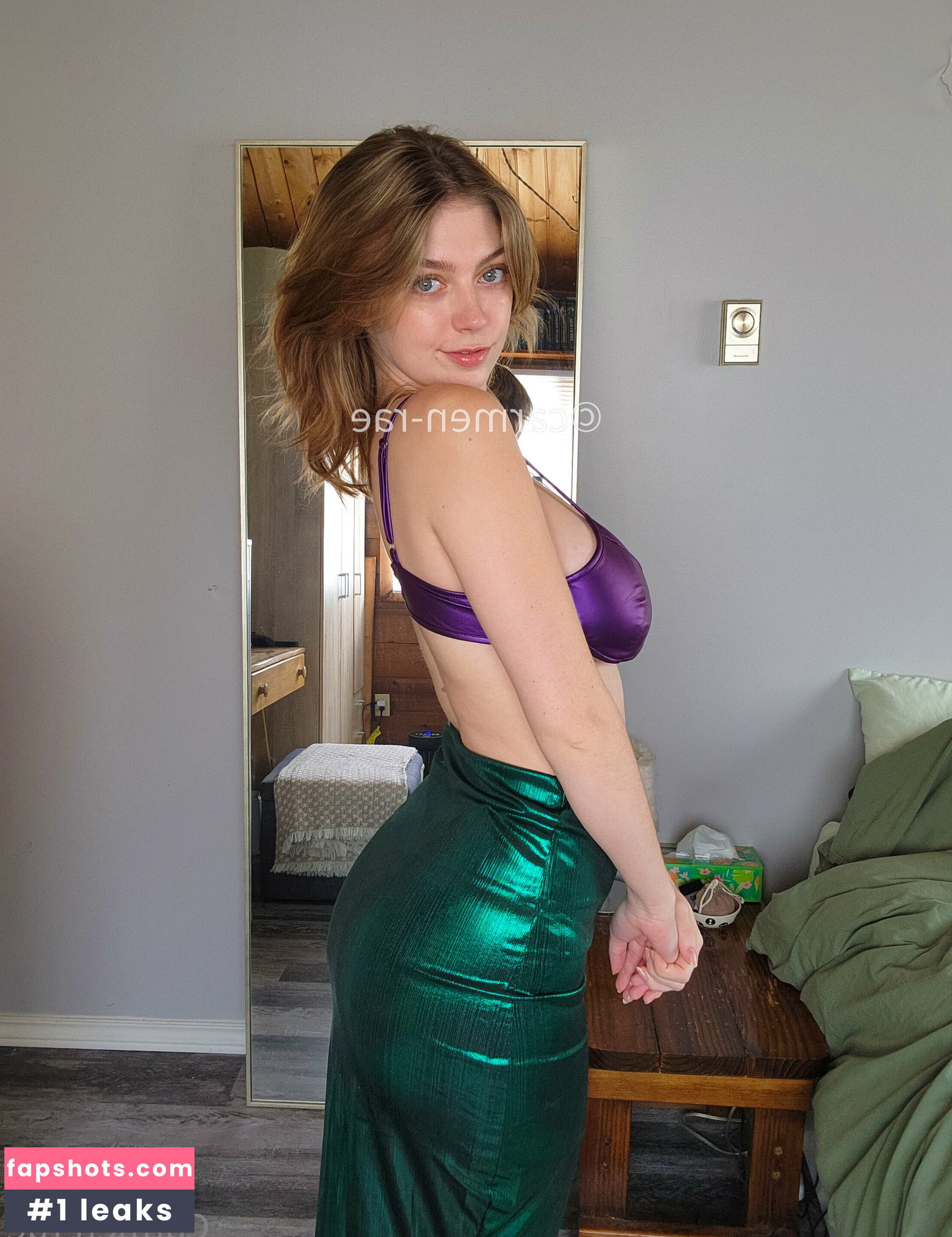 Carmen-Rae gallery photo #6552