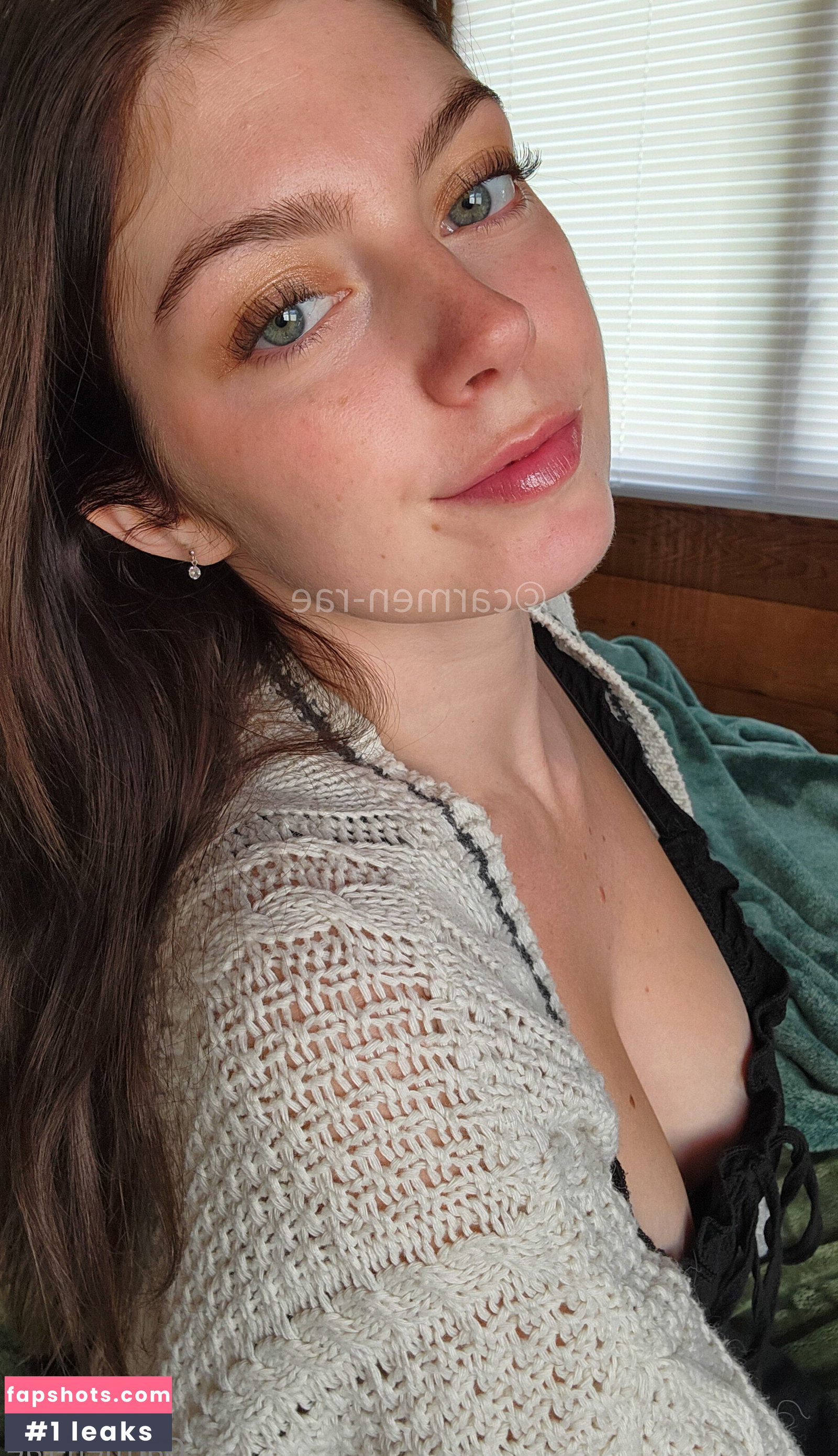 Carmen-Rae gallery photo #4205