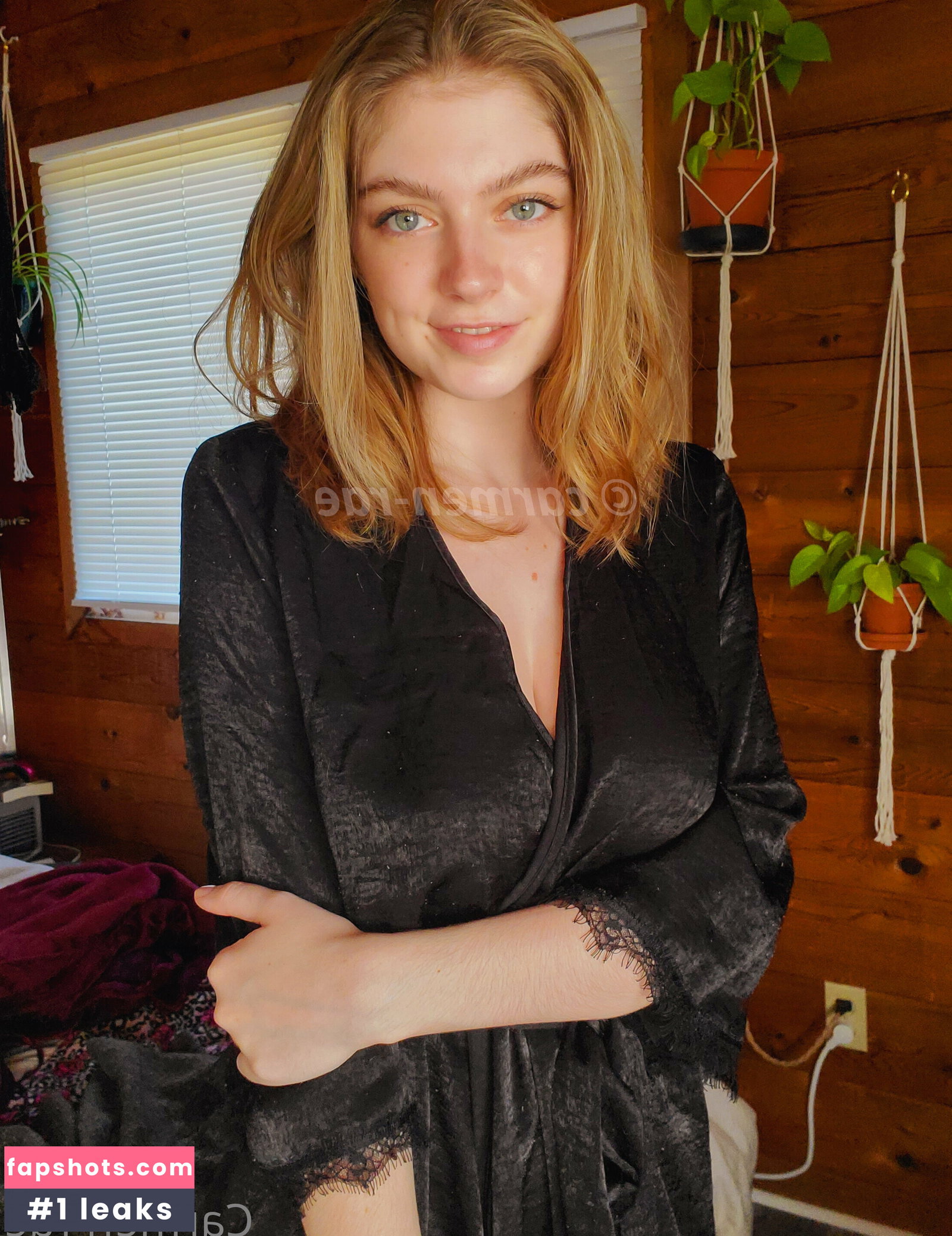 Carmen-Rae gallery photo #1013