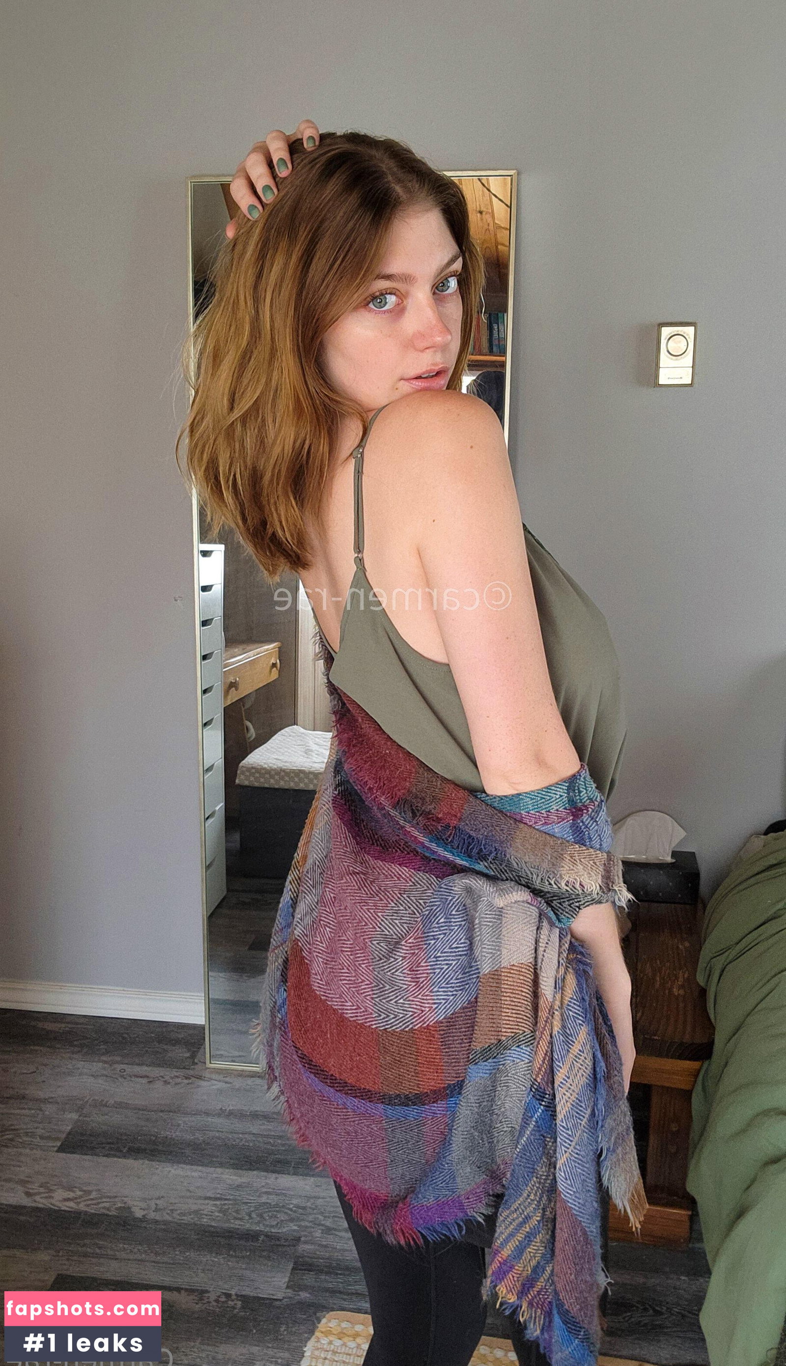 Carmen-Rae gallery photo #10072